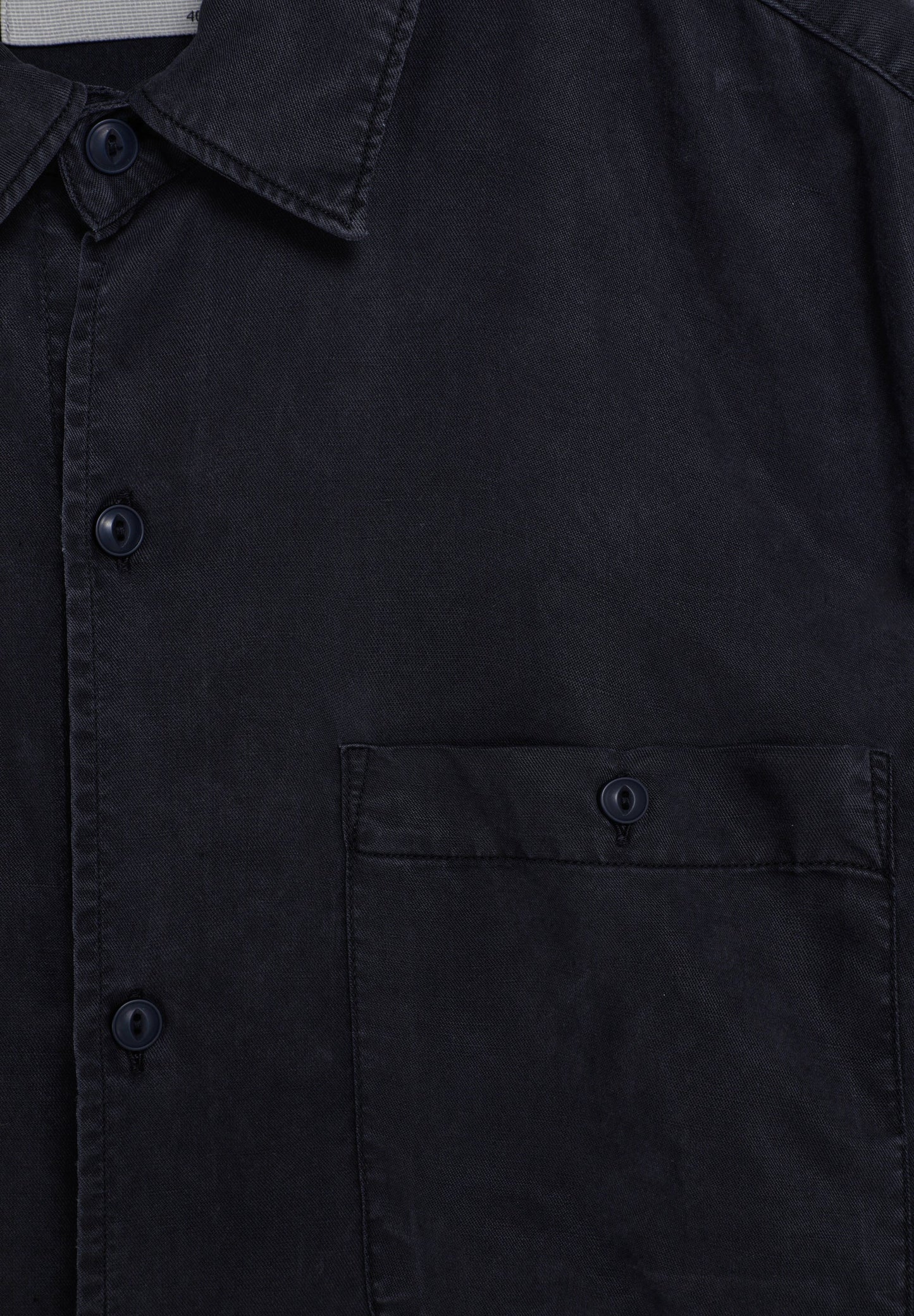 CAMISA COM BOLSO FRONTAL