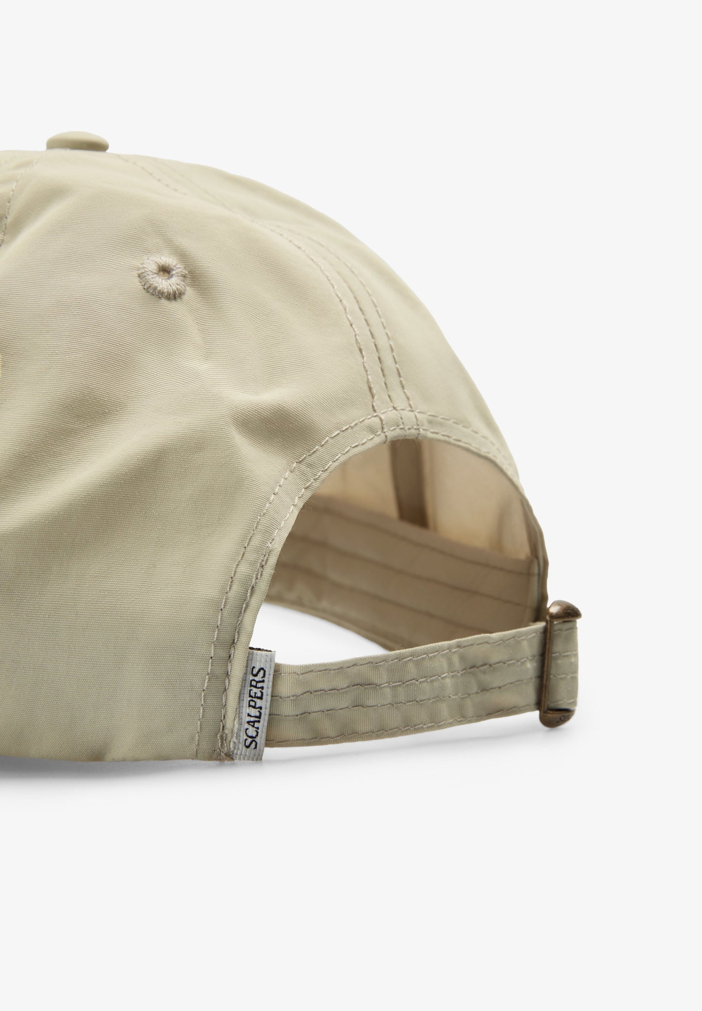 BONÉ TÉCNICO COM BORDADO EM CONTRASTE