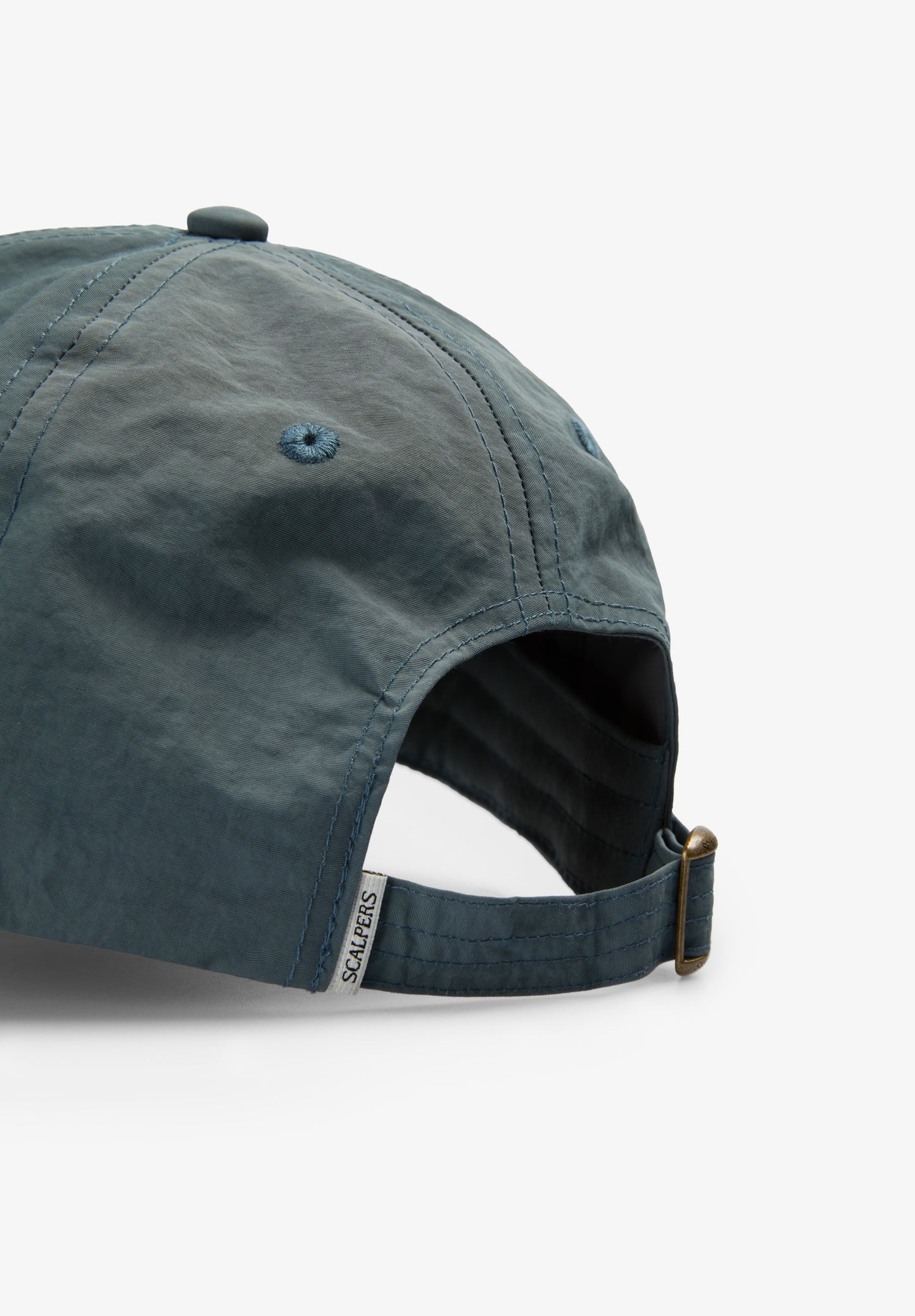 BONÉ TÉCNICO COM BORDADO EM CONTRASTE