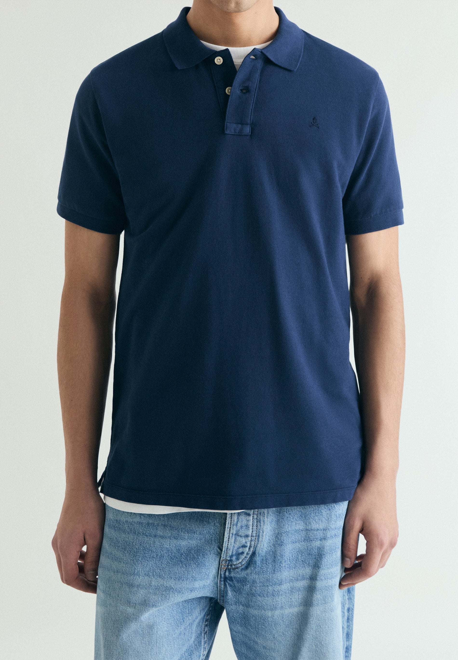 CAMISA POLO DE PIQUÉ COM BORDADO