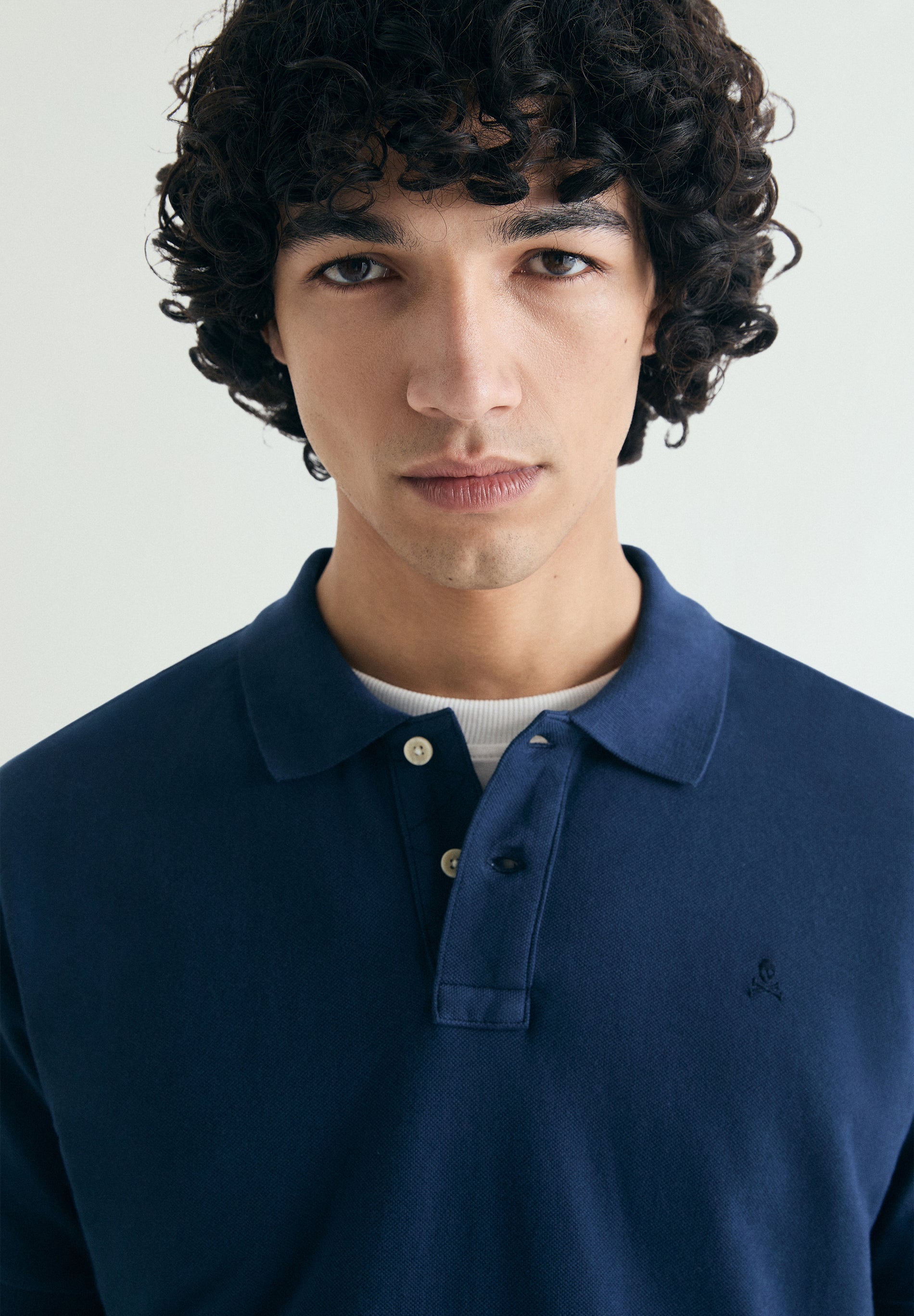 CAMISA POLO DE PIQUÉ COM BORDADO