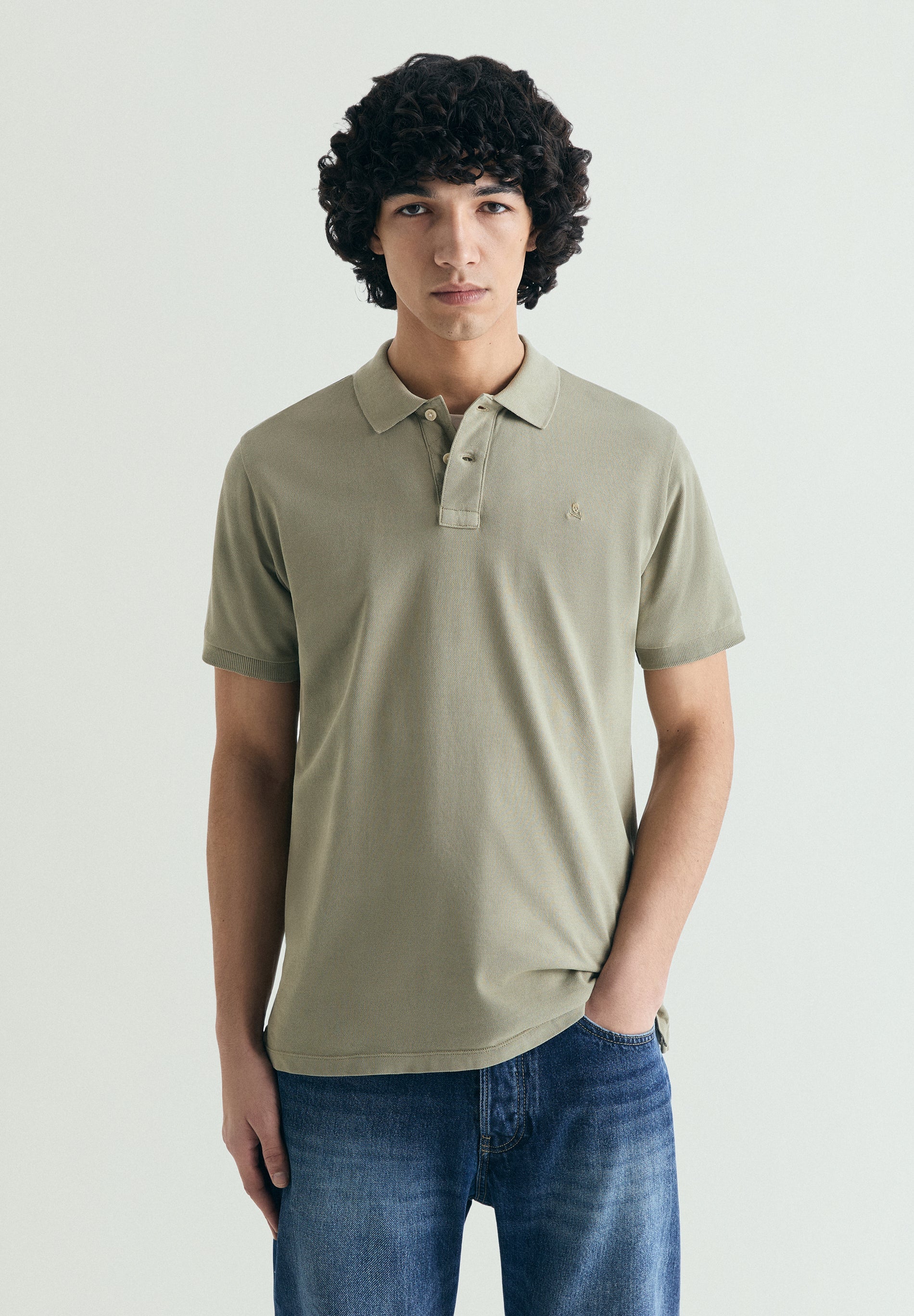 CAMISA POLO DE PIQUÉ COM BORDADO