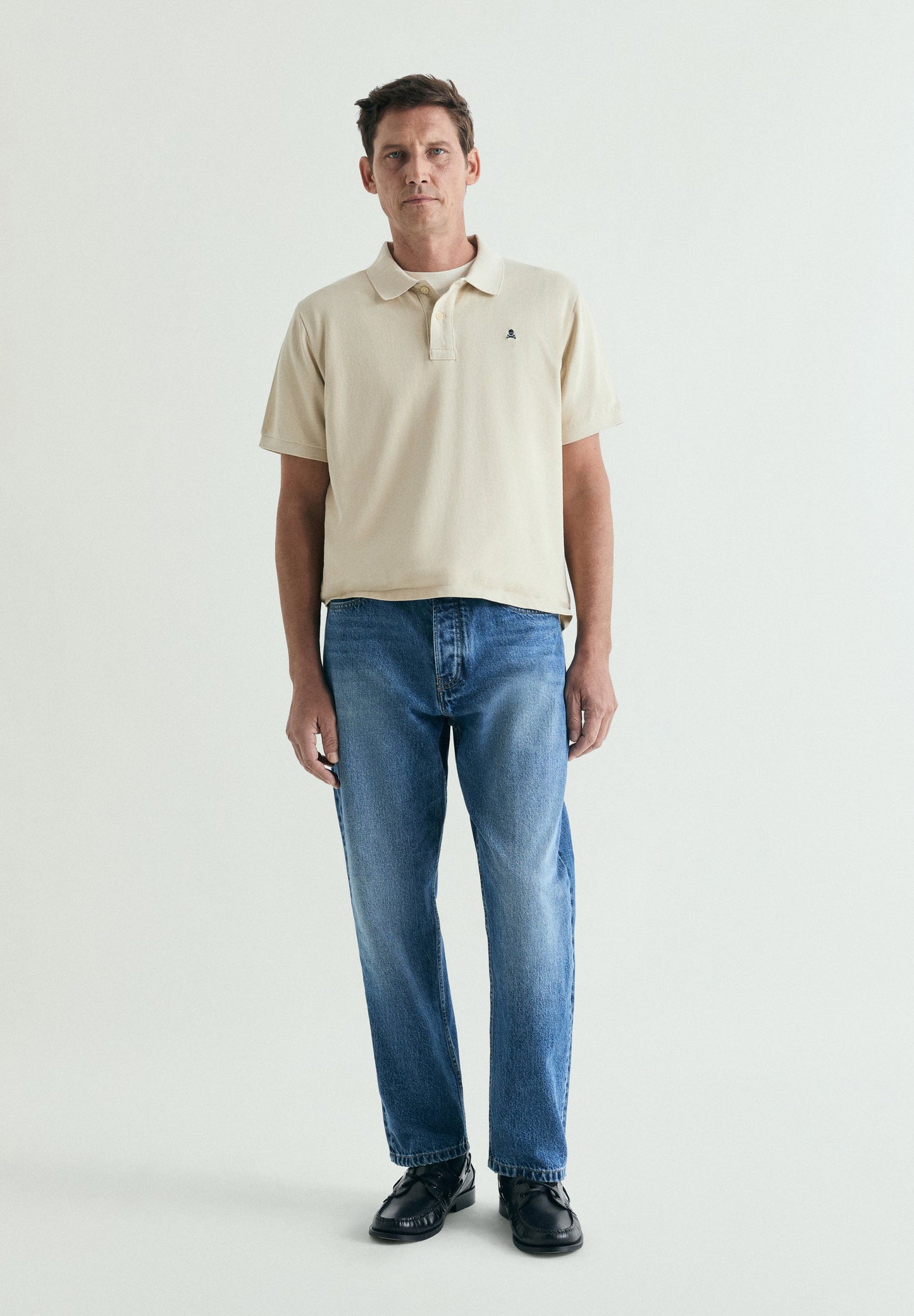 CAMISA POLO DE PIQUÉ BORDADO EM CONTRASTE