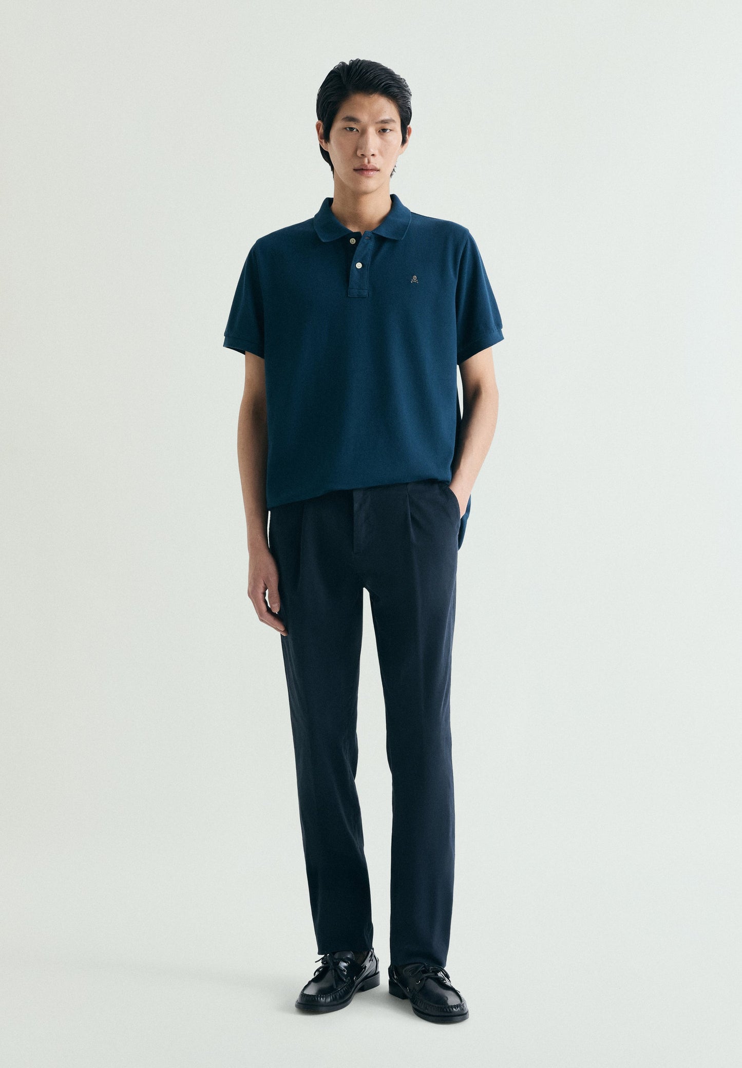 CAMISA POLO DE PIQUÉ BORDADO EM CONTRASTE