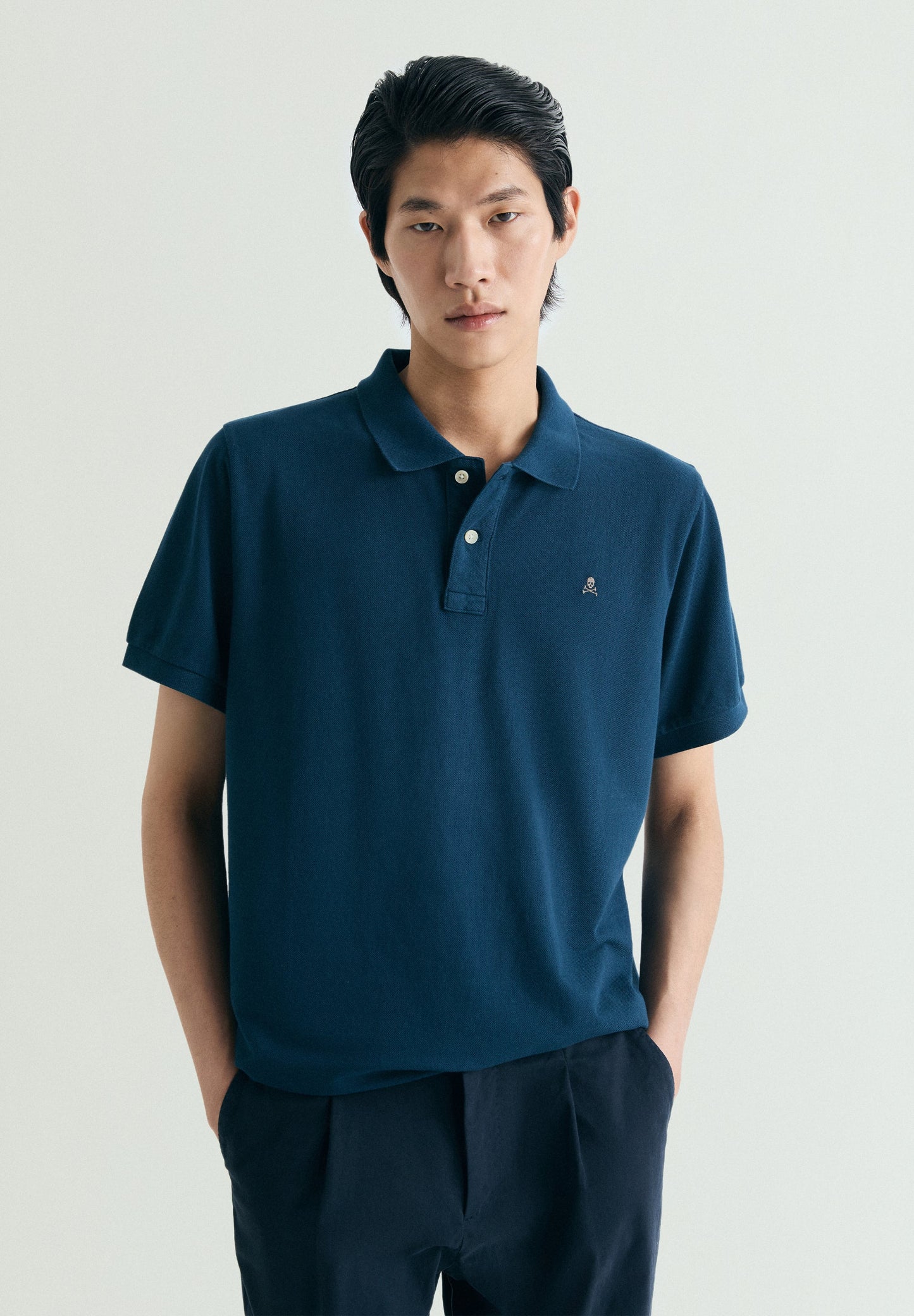 CAMISA POLO DE PIQUÉ BORDADO EM CONTRASTE