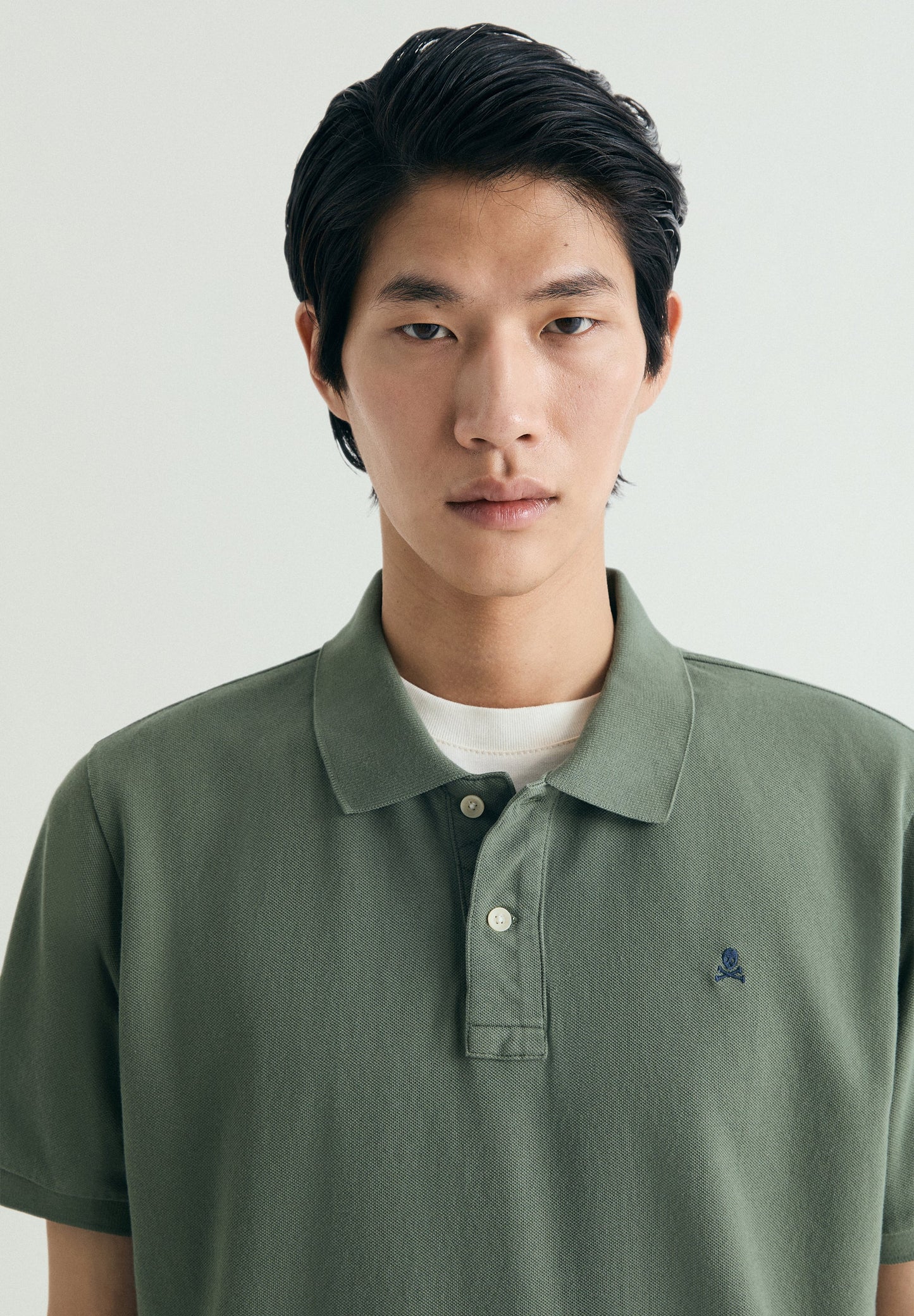 CAMISA POLO DE PIQUÉ BORDADO EM CONTRASTE