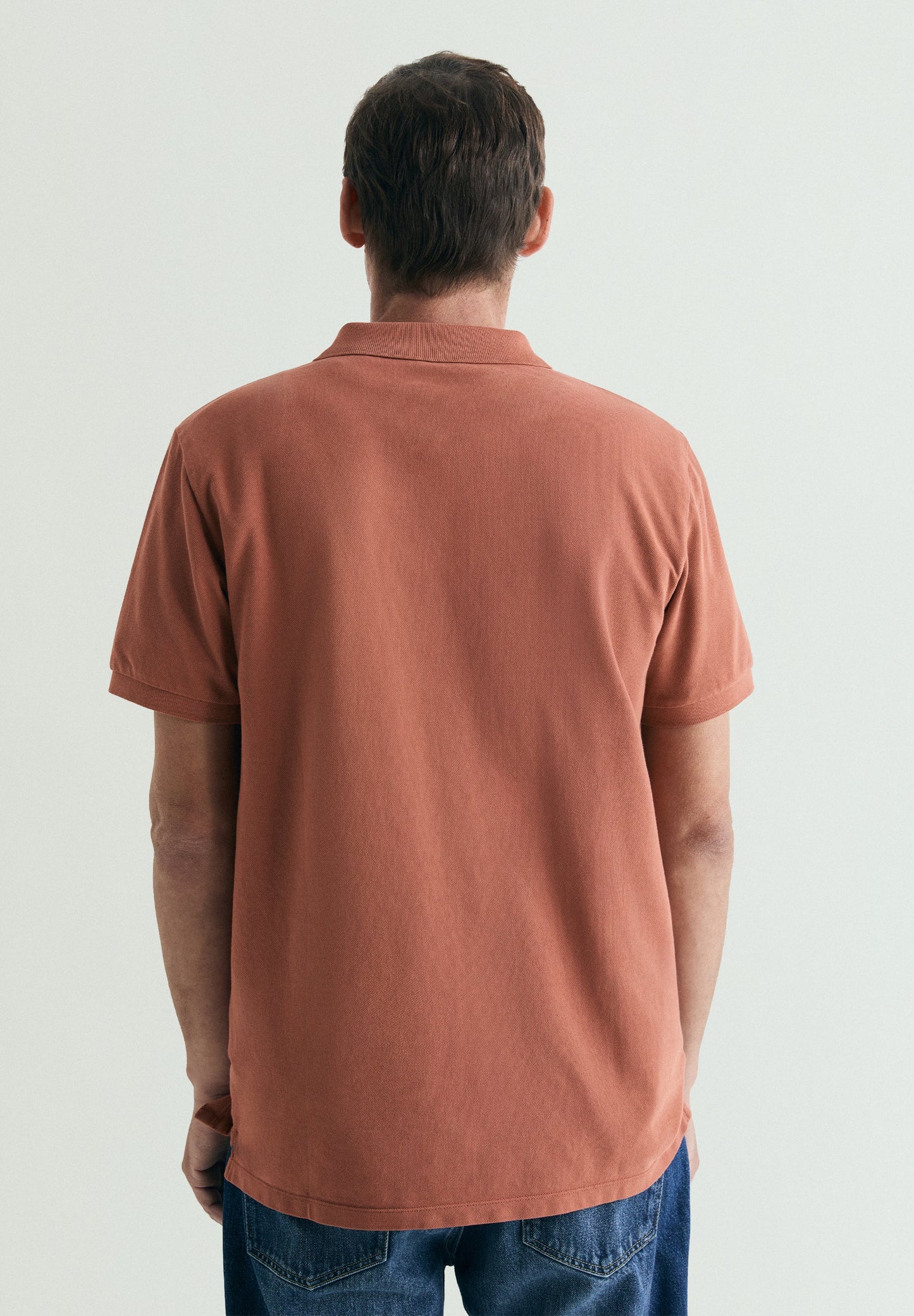 CAMISA POLO DE PIQUÉ BORDADO EM CONTRASTE