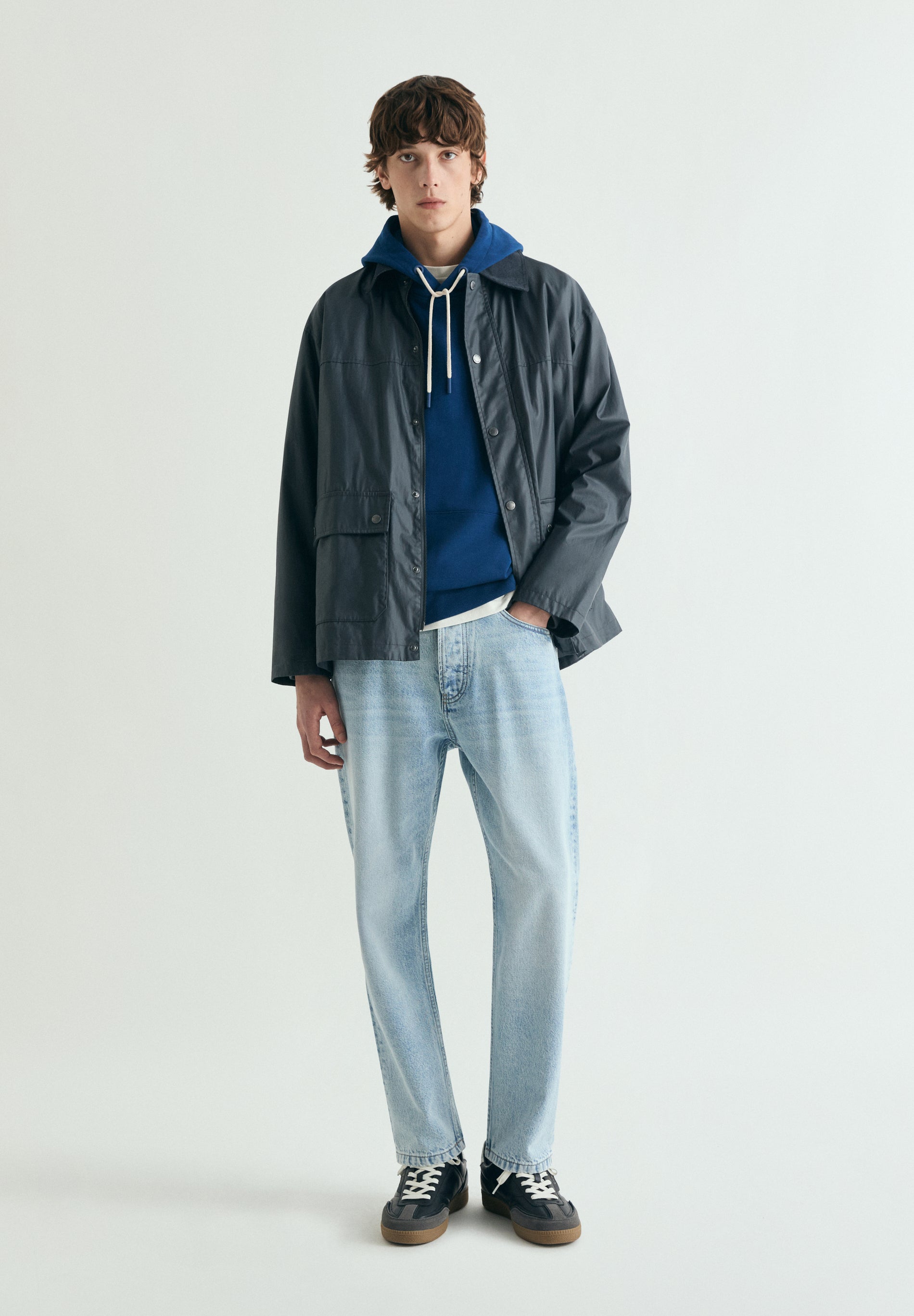 SWEATSHIRT BORDADA COM CAPUZ