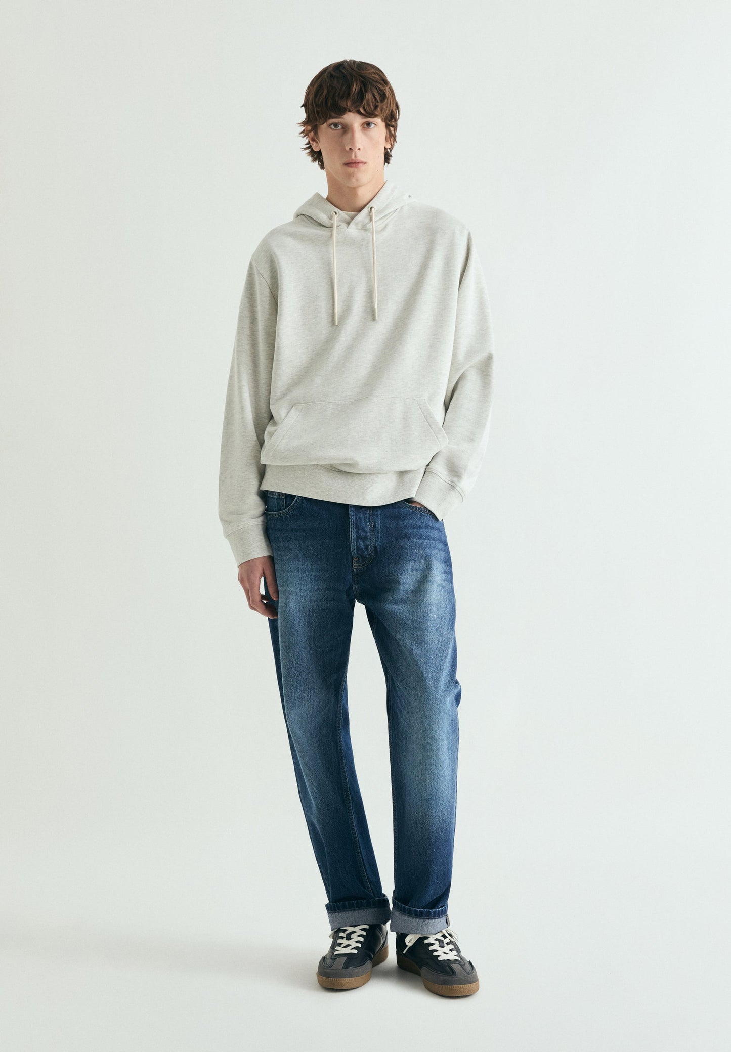 SWEATSHIRT BORDADA COM CAPUZ