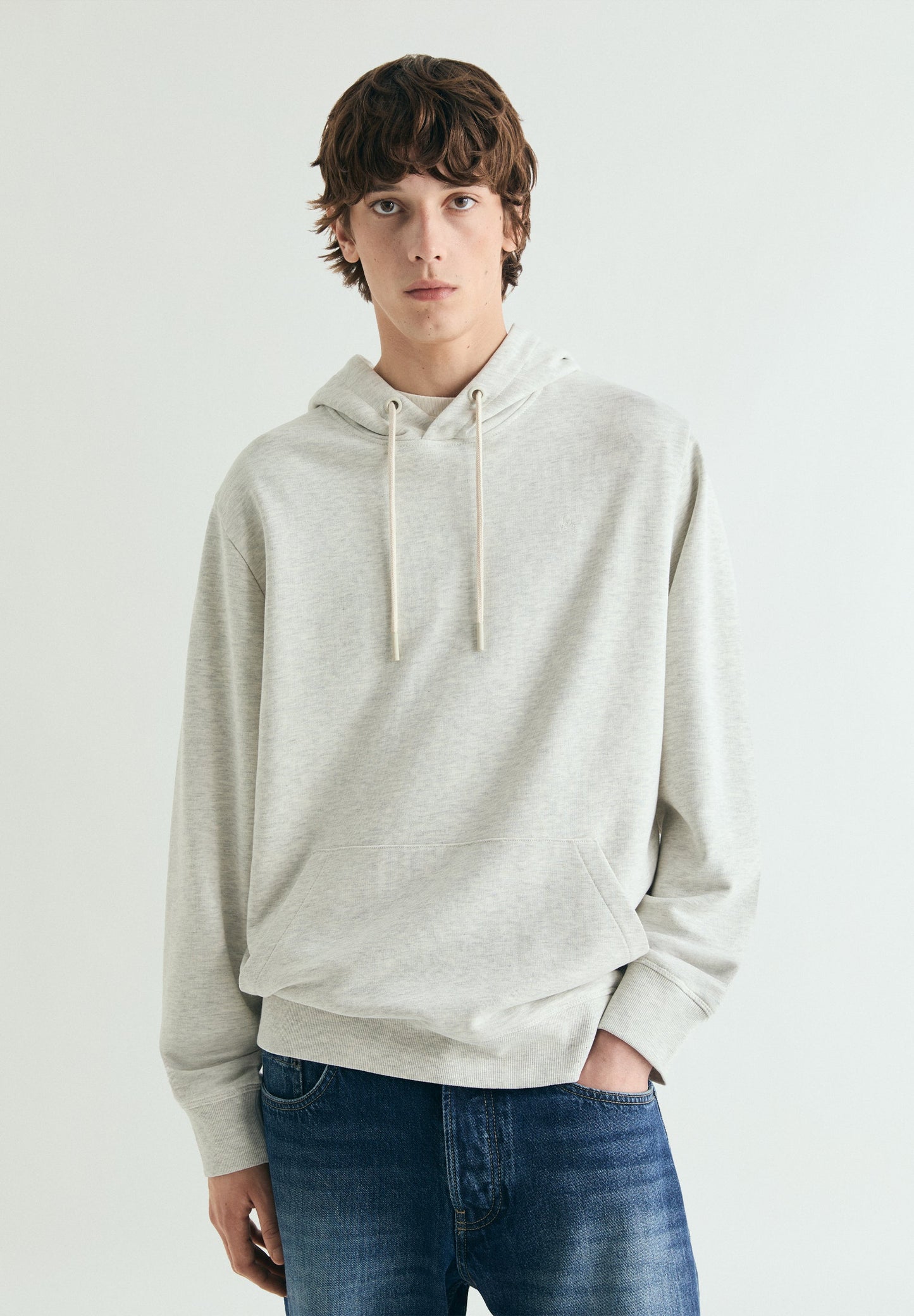 SWEATSHIRT BORDADA COM CAPUZ