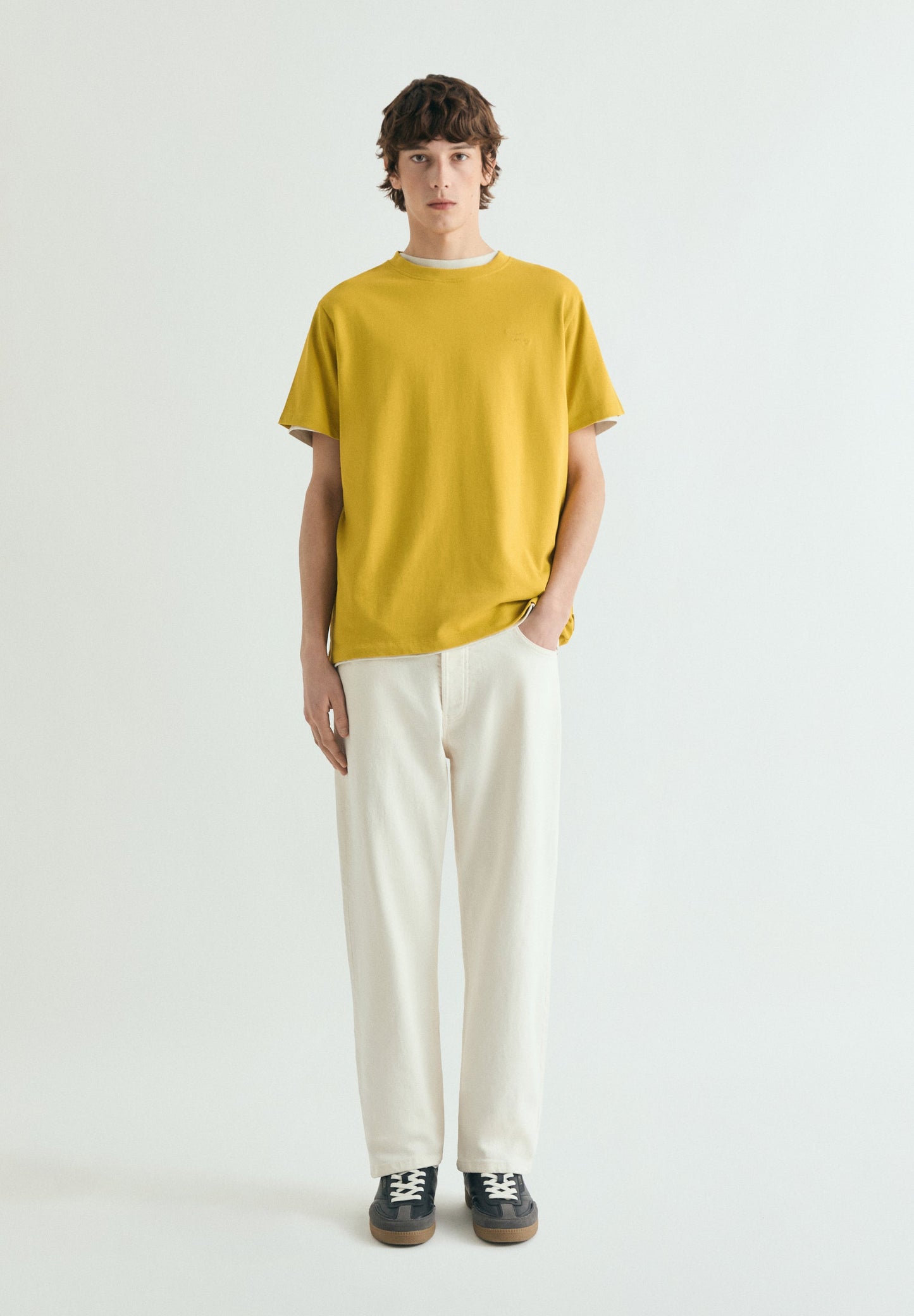 T-SHIRT BORDADA MEDIUM WEIGHT