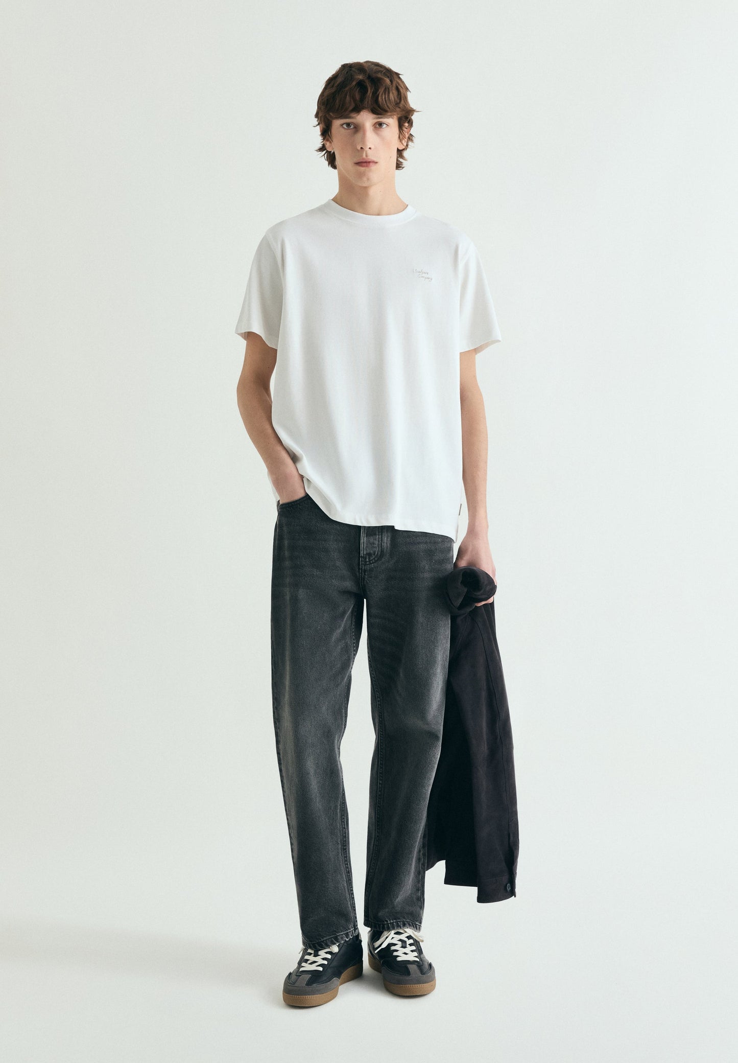 T-SHIRT BORDADA MEDIUM WEIGHT