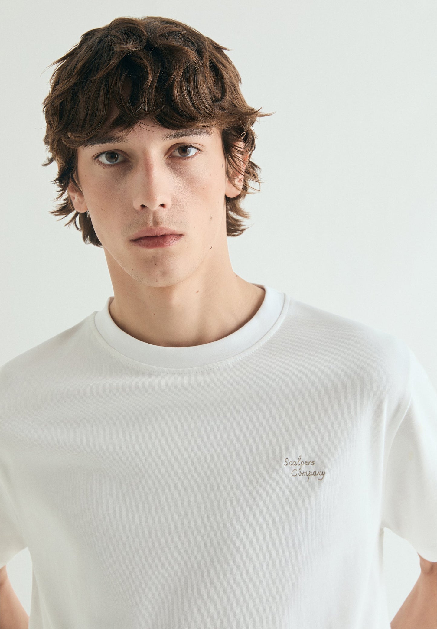 T-SHIRT BORDADA MEDIUM WEIGHT