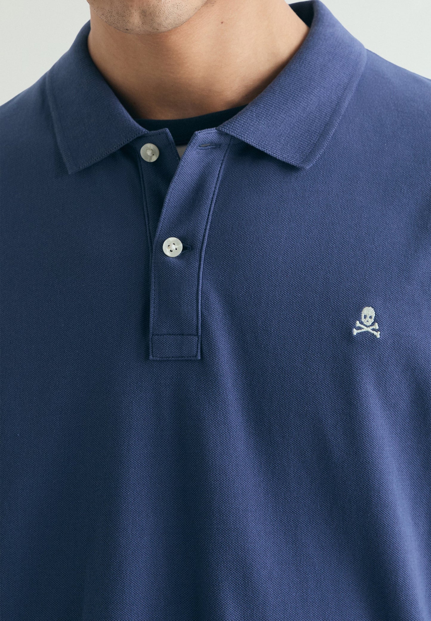 CAMISA POLO SKULL EM CONTRASTE