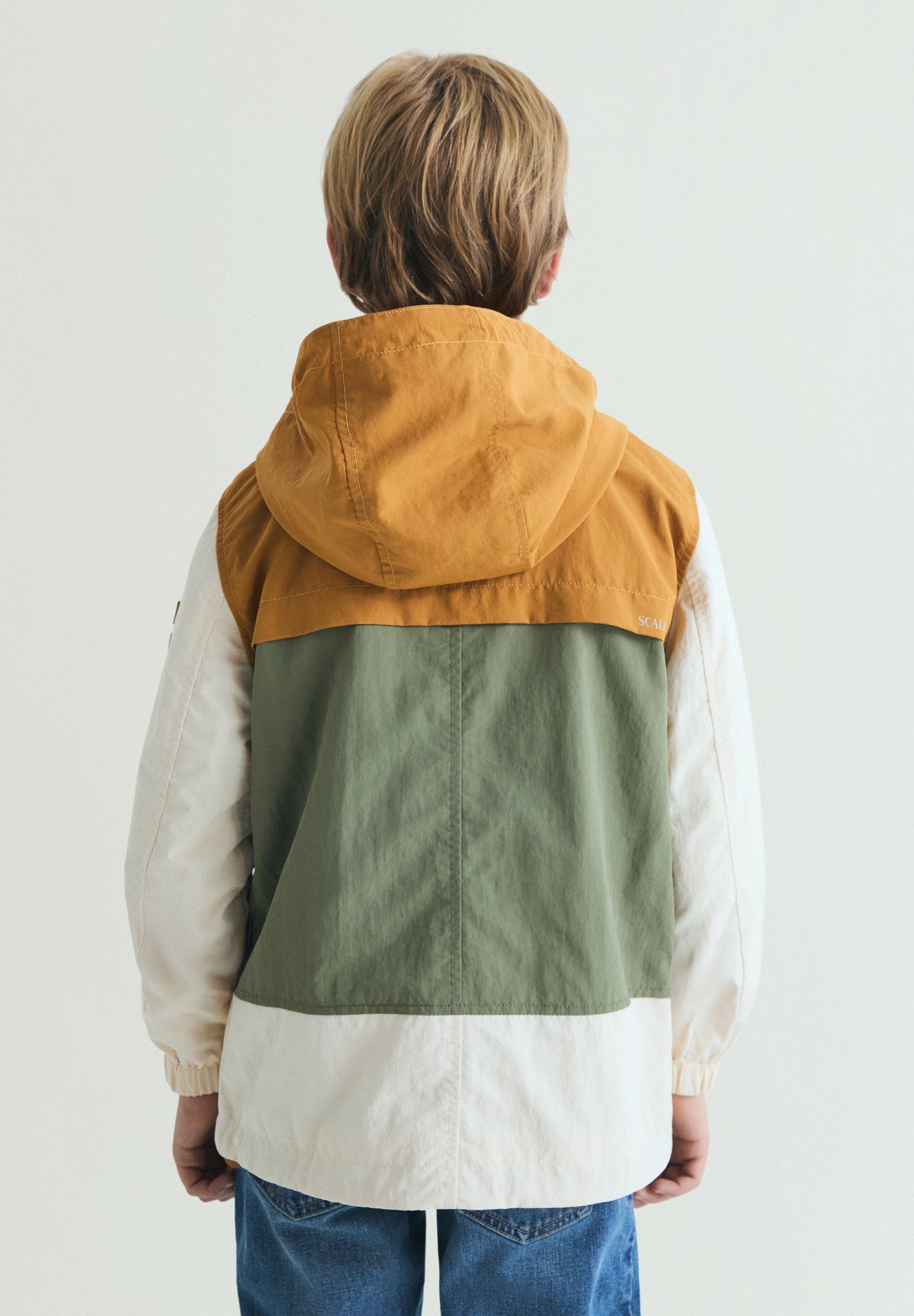 CASACO TÉCNICO COLOR BLOCK COM CAPUZ