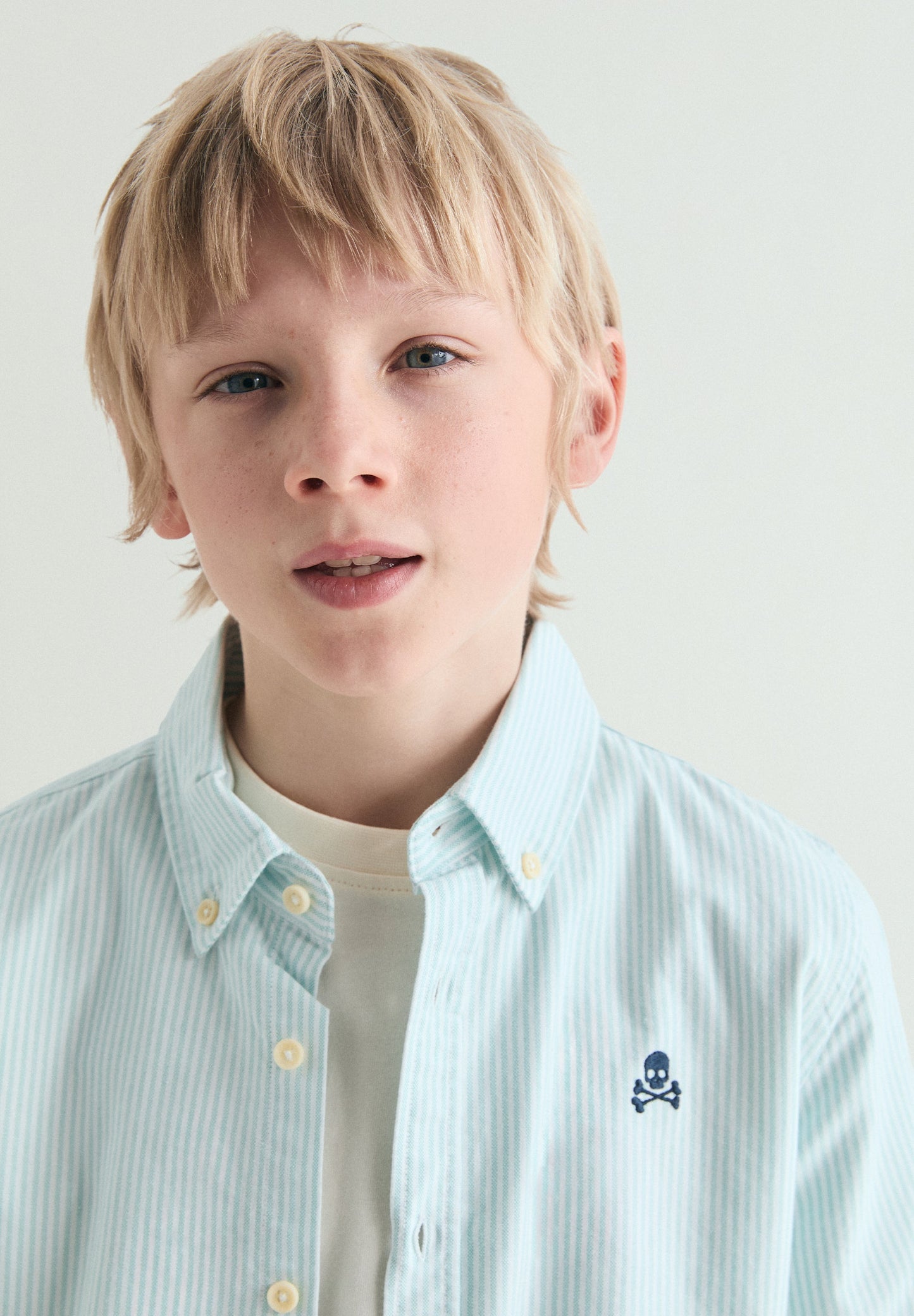 CAMISA OXFORD ÀS RISCAS