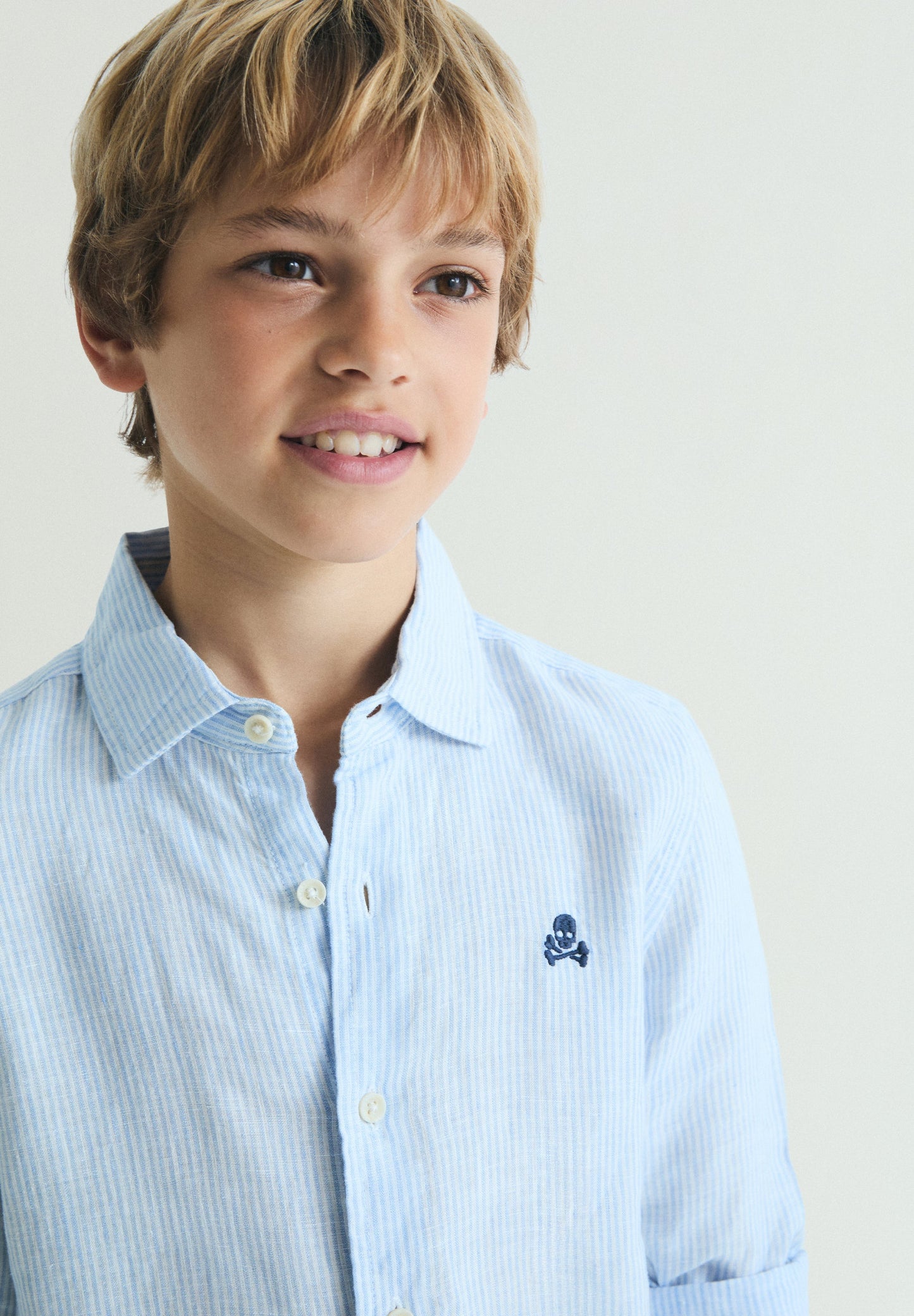 CAMISA DE LINHO ÀS RISCAS