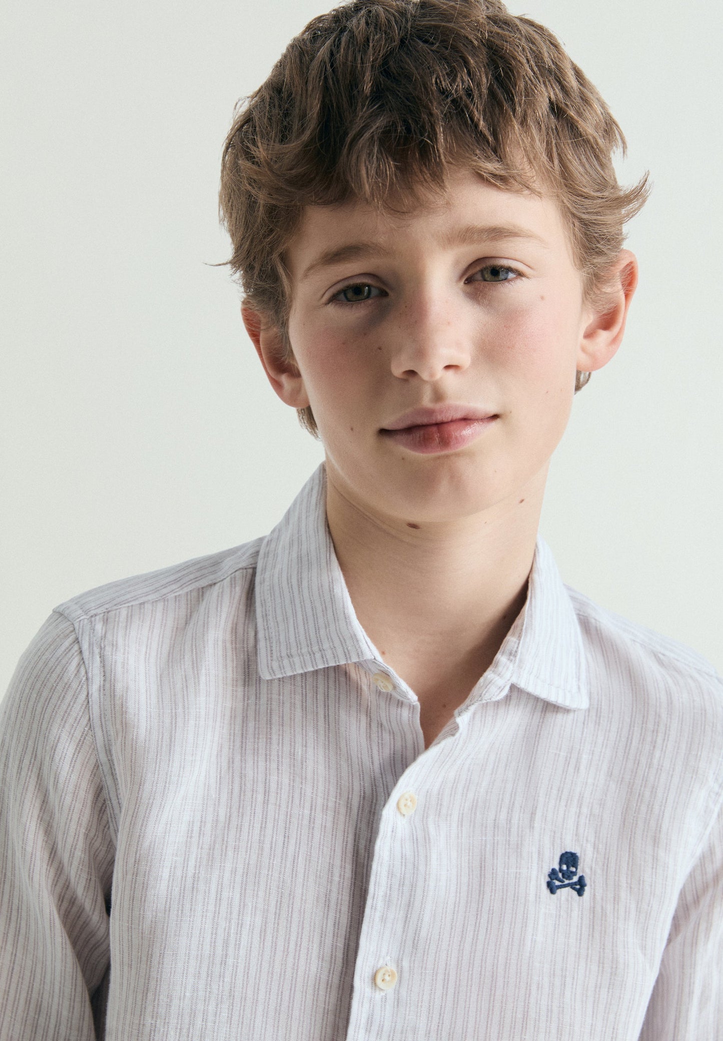 CAMISA DE LINHO ÀS RISCAS