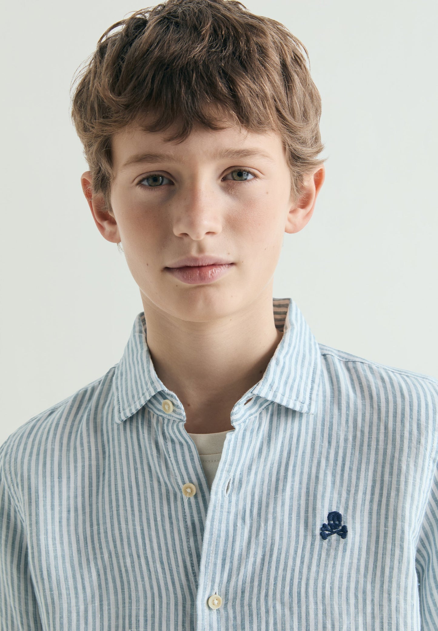 CAMISA DE LINHO ÀS RISCAS