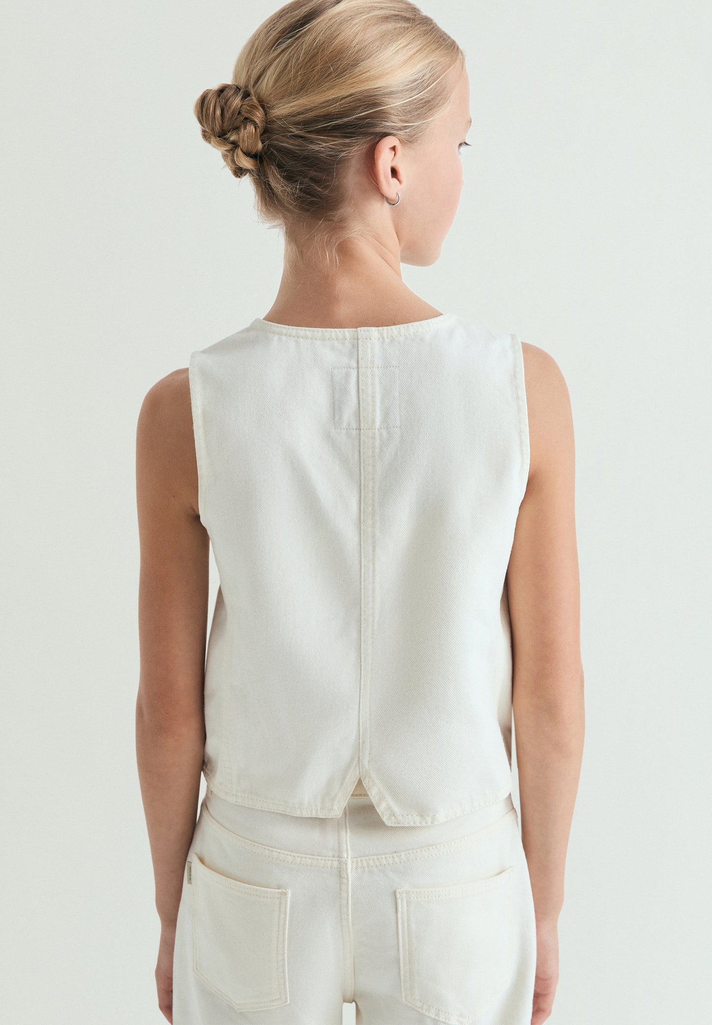 COLETE DENIM COM BORDADOS