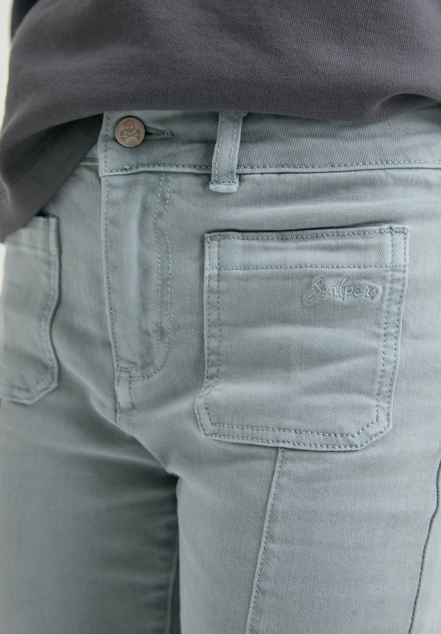 CALÇAS BOCA DE SINO COSTURAS