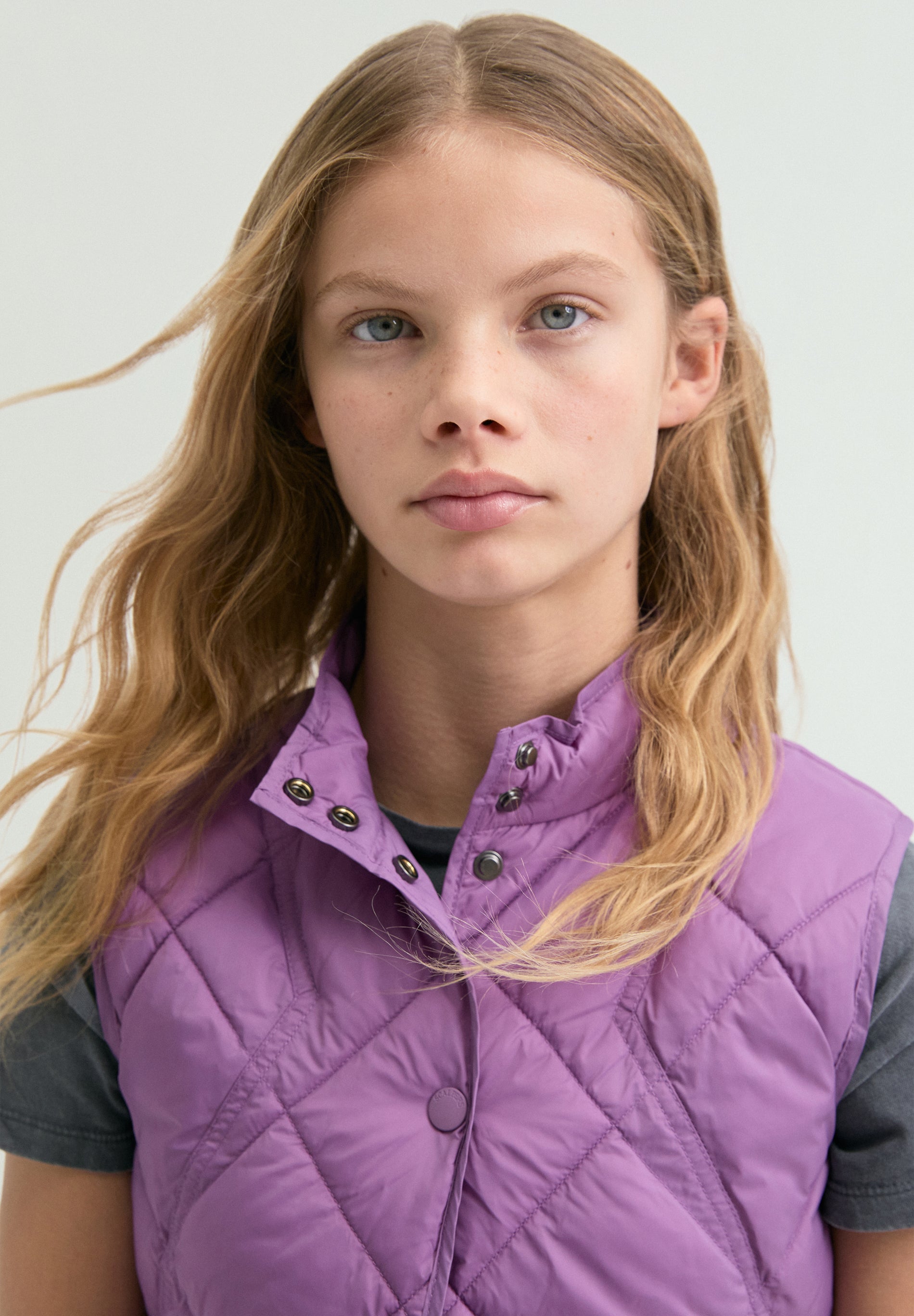 COLETE ACOLCHOADO COM COSTURAS