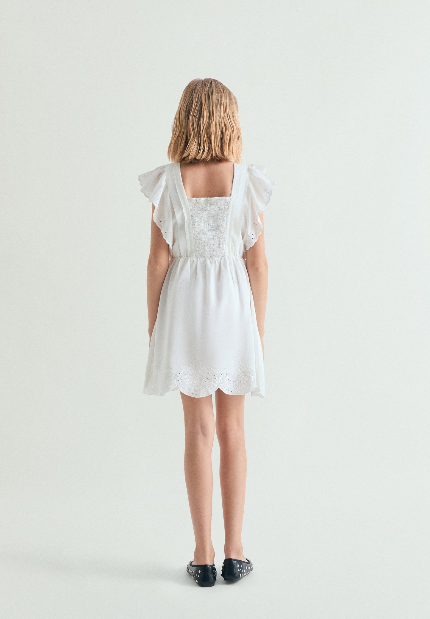 VESTIDO ROMÂNTICO PERFURADO