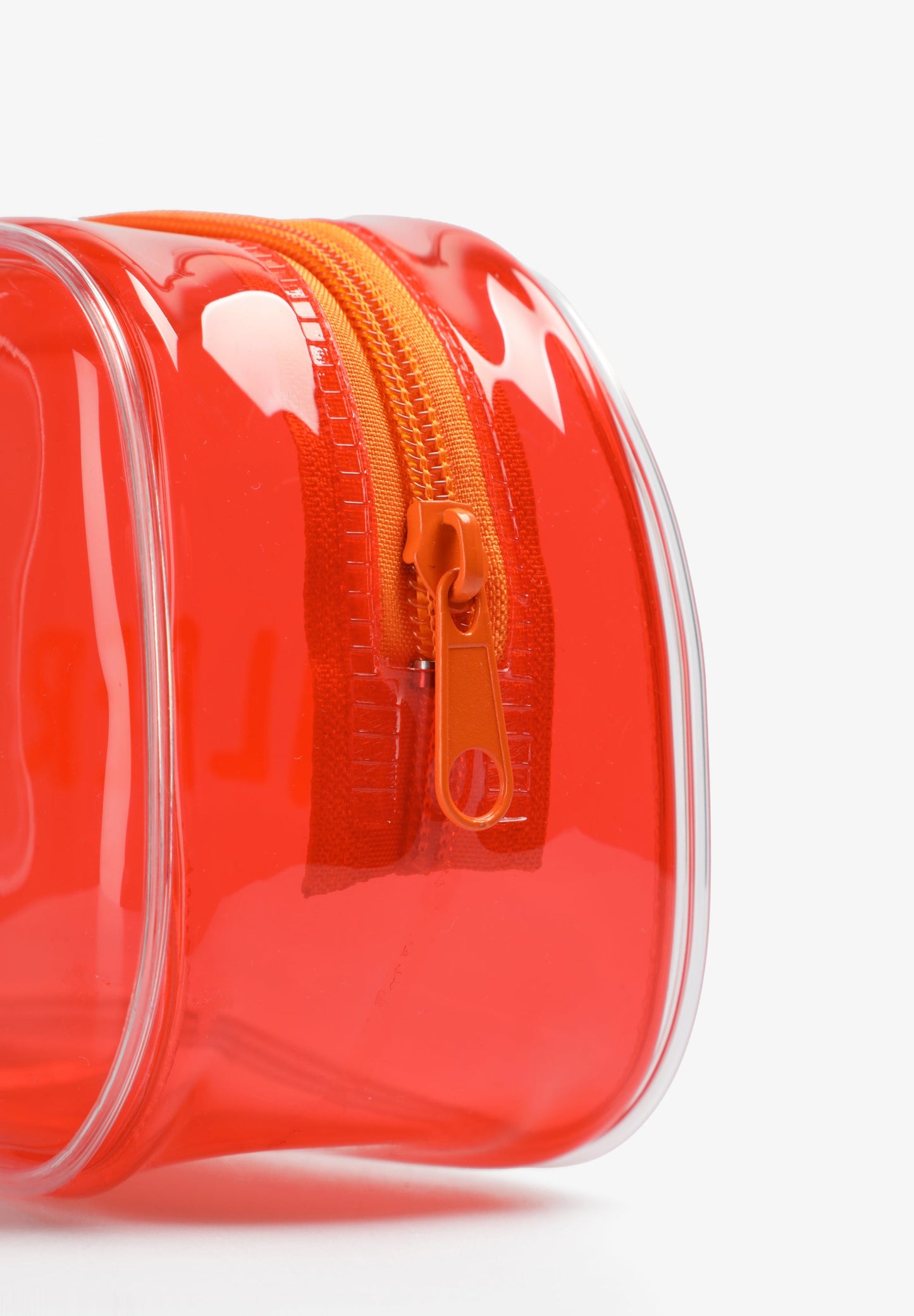 NÉCESSAIRE COM CONJUNTO DE VIAGEM