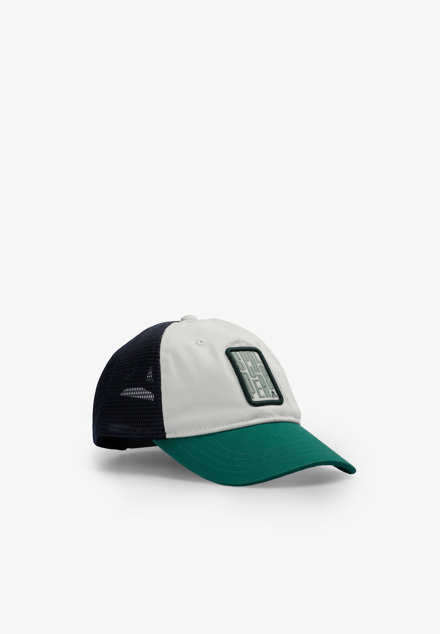 BONÉ TRUCKER COM REMENDO