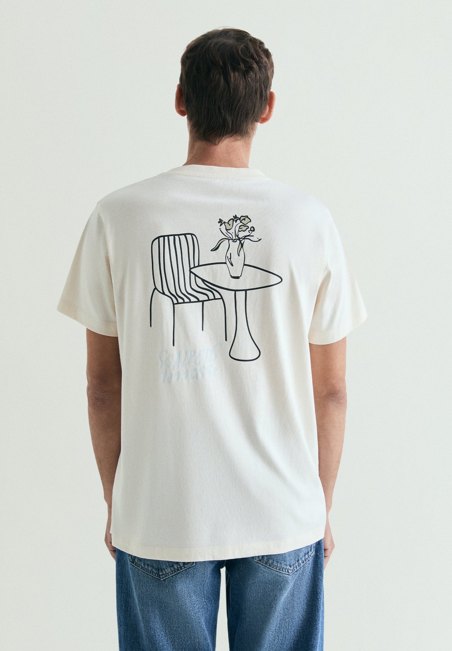 T-SHIRT COM PADRÃO REGULAR FIT