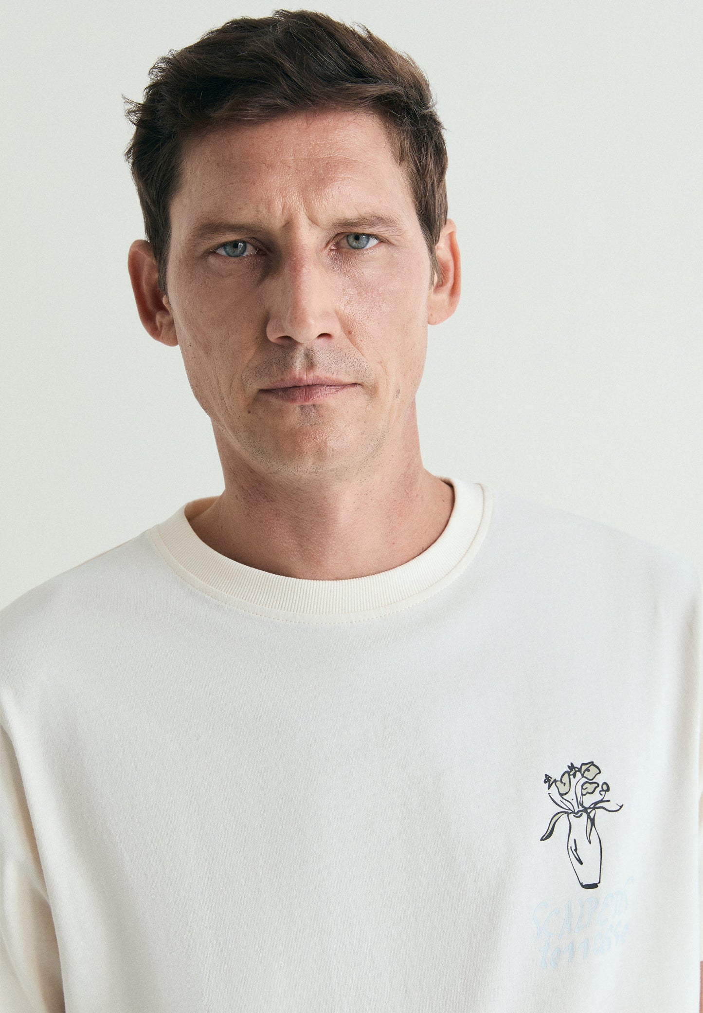 T-SHIRT COM PADRÃO REGULAR FIT