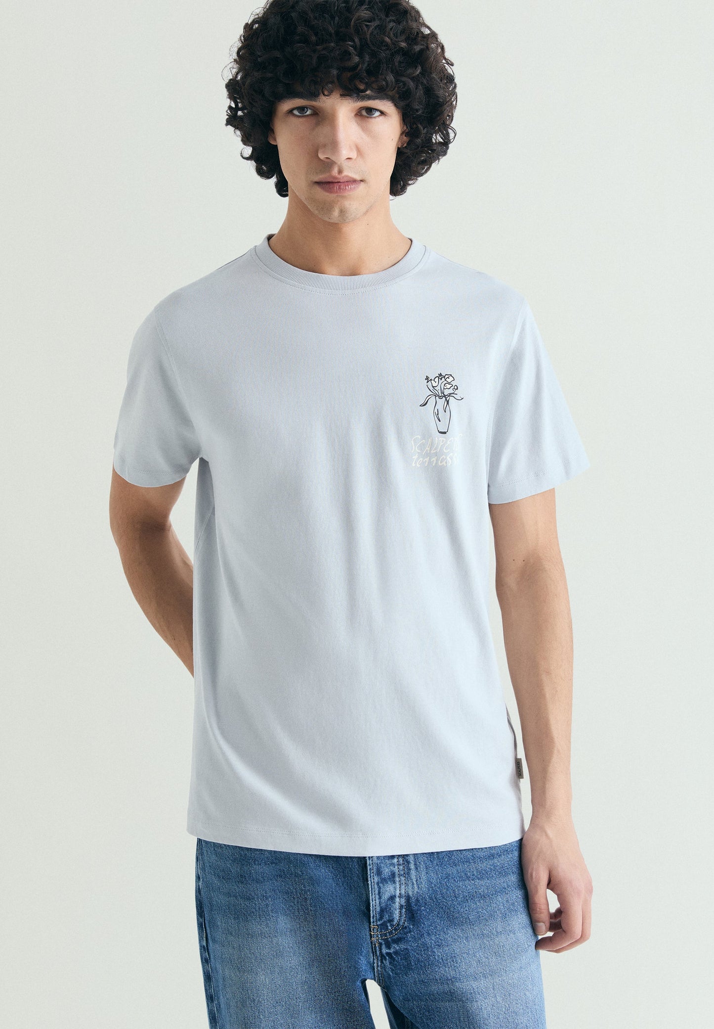 T-SHIRT COM PADRÃO REGULAR FIT