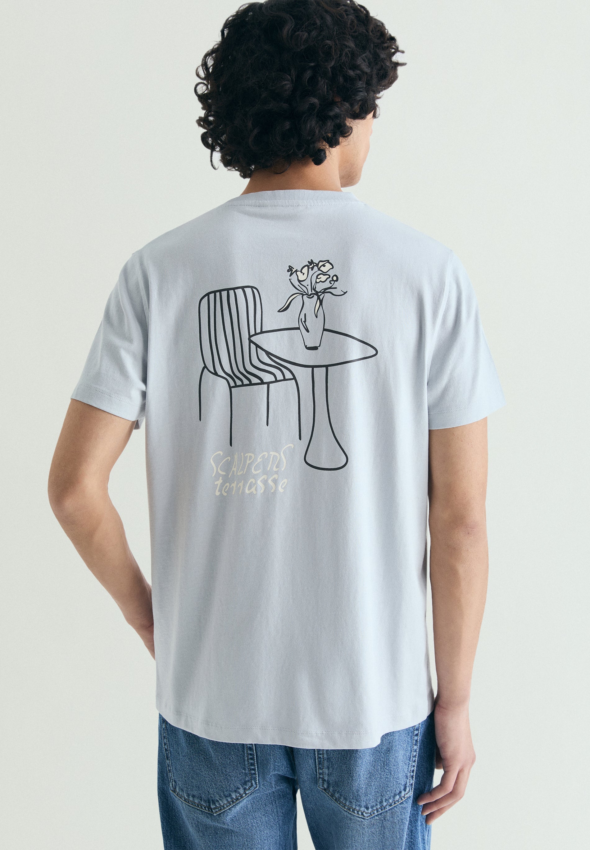 T-SHIRT COM PADRÃO REGULAR FIT