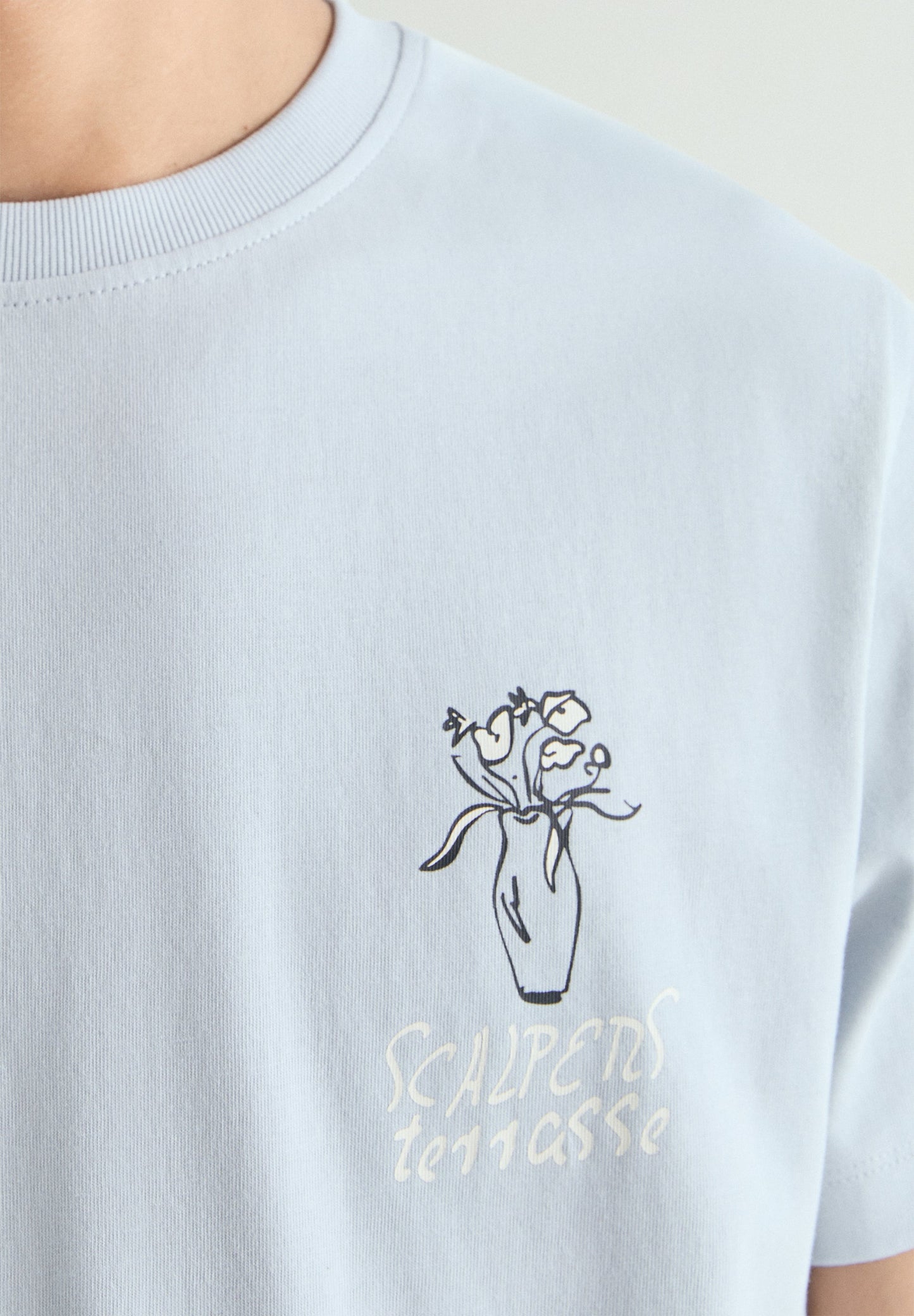 T-SHIRT COM PADRÃO REGULAR FIT