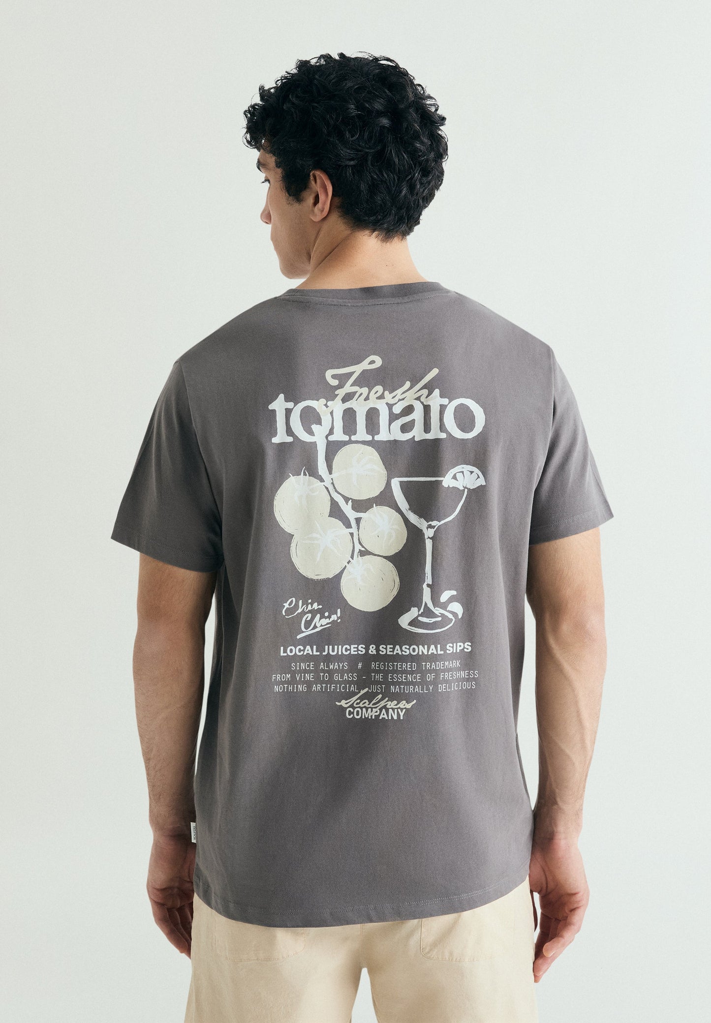 T-SHIRT COM ESTAMPADO EM CONTRASTE