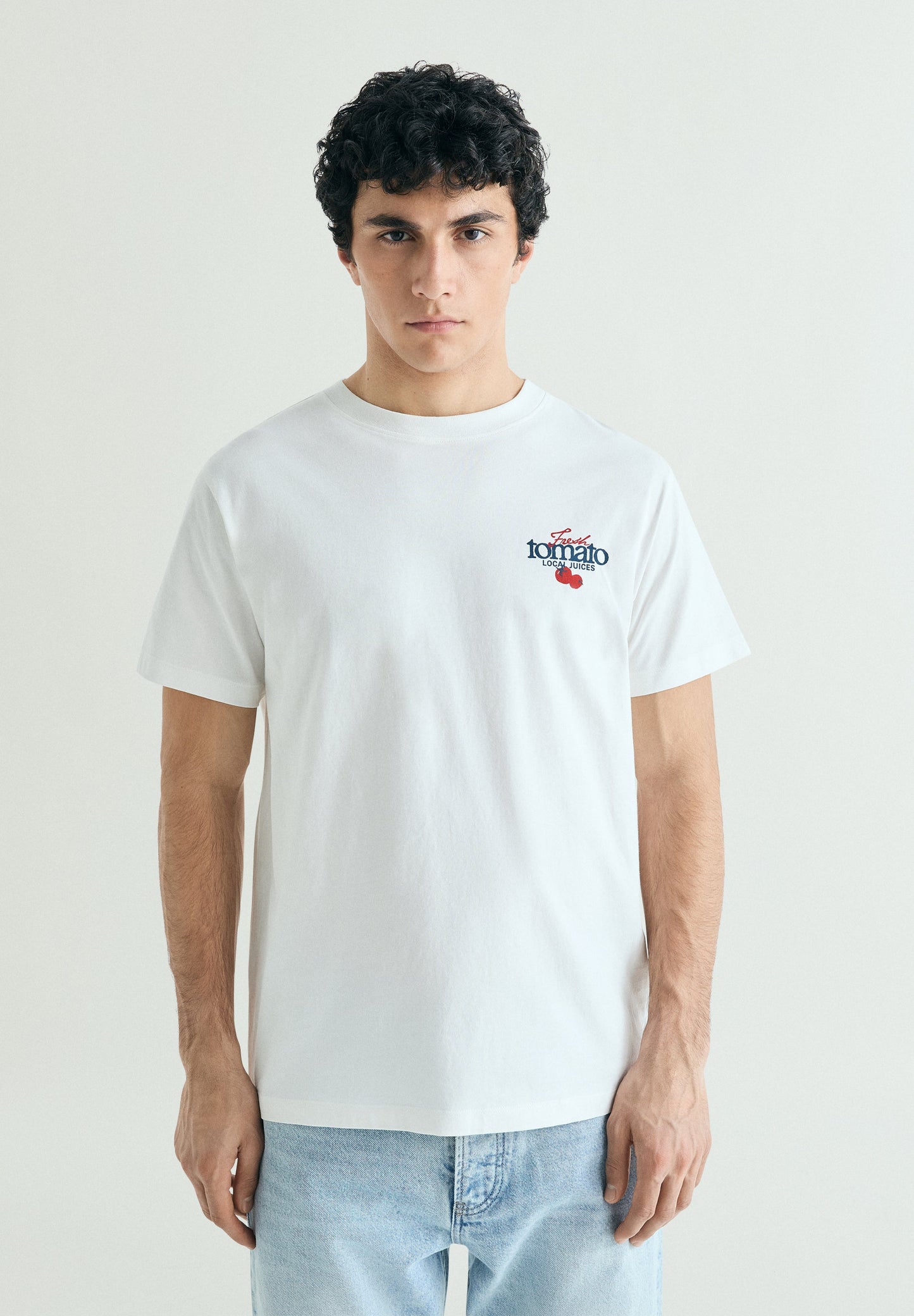 T-SHIRT COM ESTAMPADO EM CONTRASTE