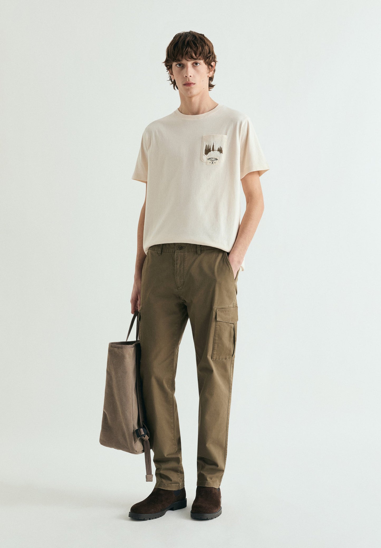 T-SHIRT COM PADRÃO COM EFEITO DESBOTADO