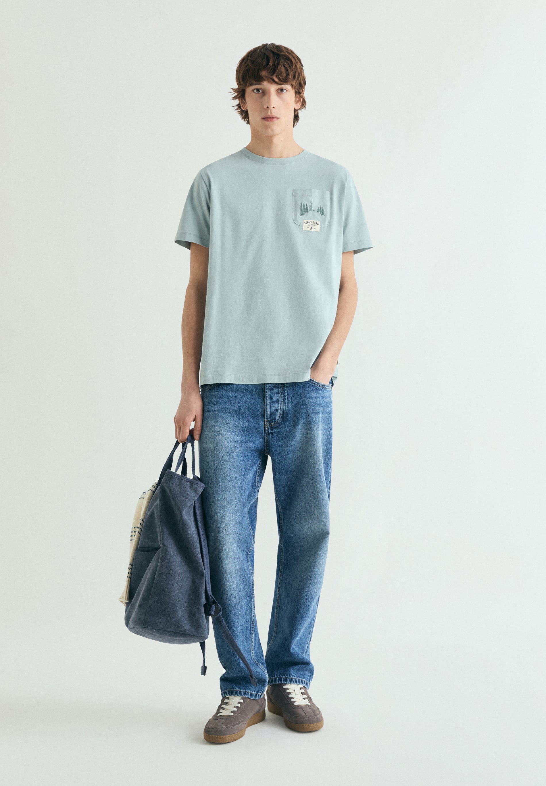 T-SHIRT COM PADRÃO COM EFEITO DESBOTADO