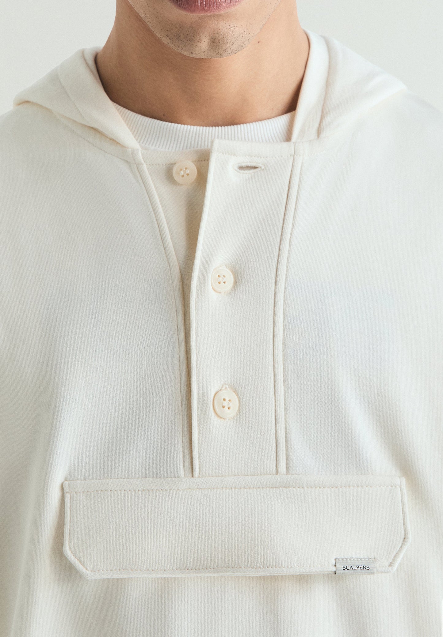 SWEATSHIRT COM CAPUZ E BOLSO À FRENTE