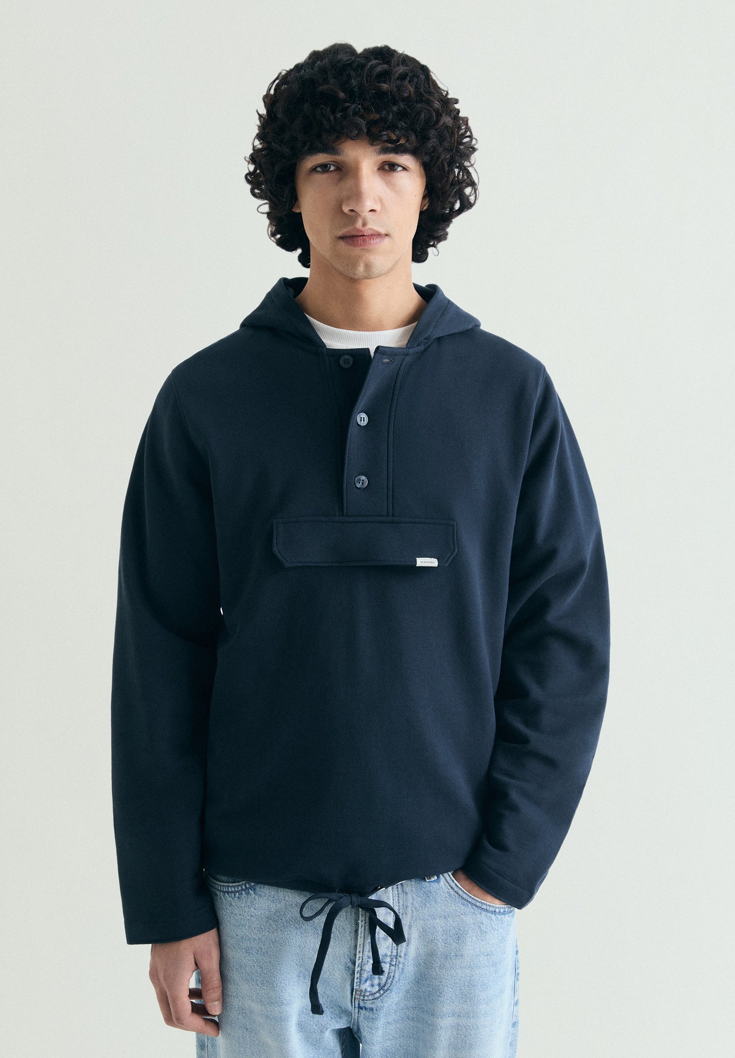 SWEATSHIRT COM CAPUZ E BOLSO À FRENTE