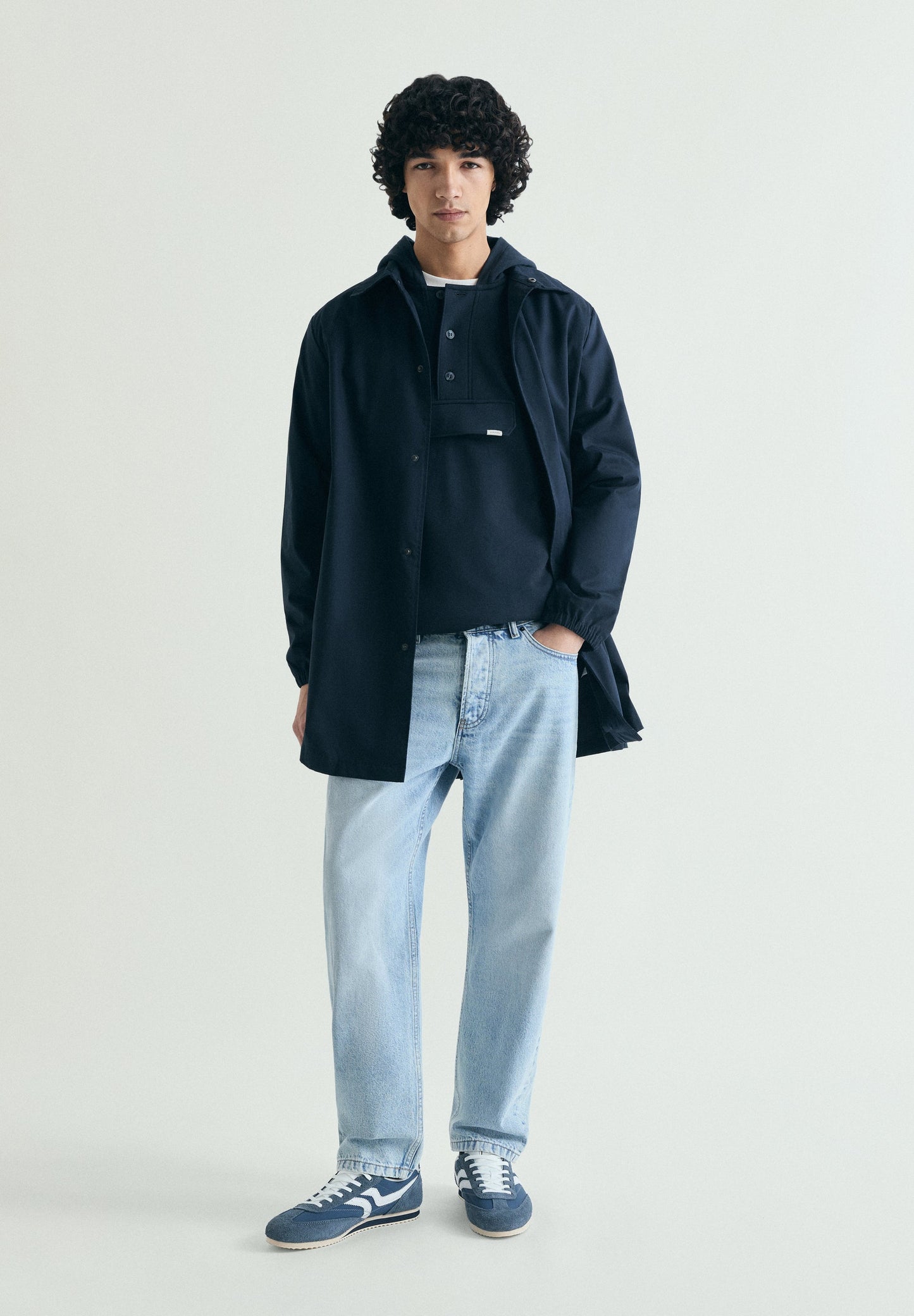 SWEATSHIRT COM CAPUZ E BOLSO À FRENTE