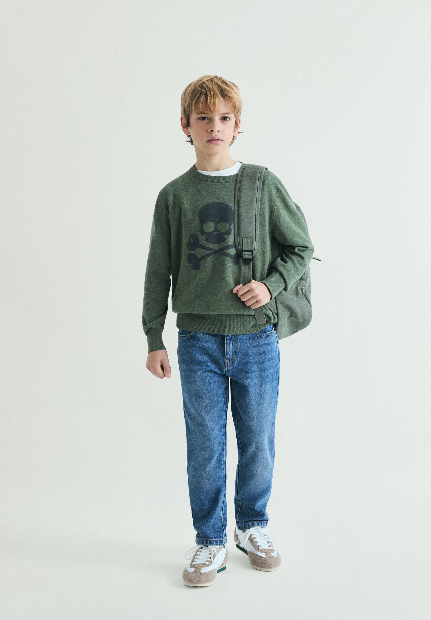 SWEATER COM SKULL EM CONTRASTE