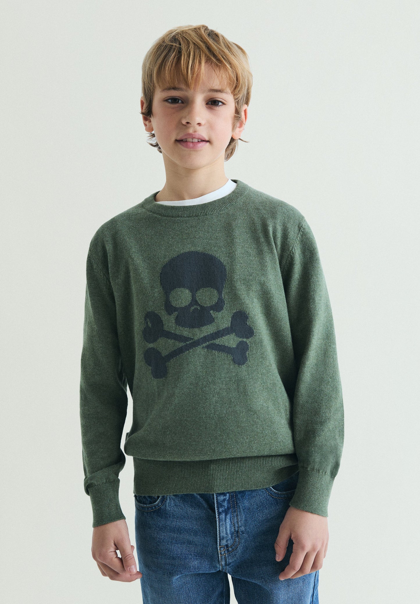 SWEATER COM SKULL EM CONTRASTE