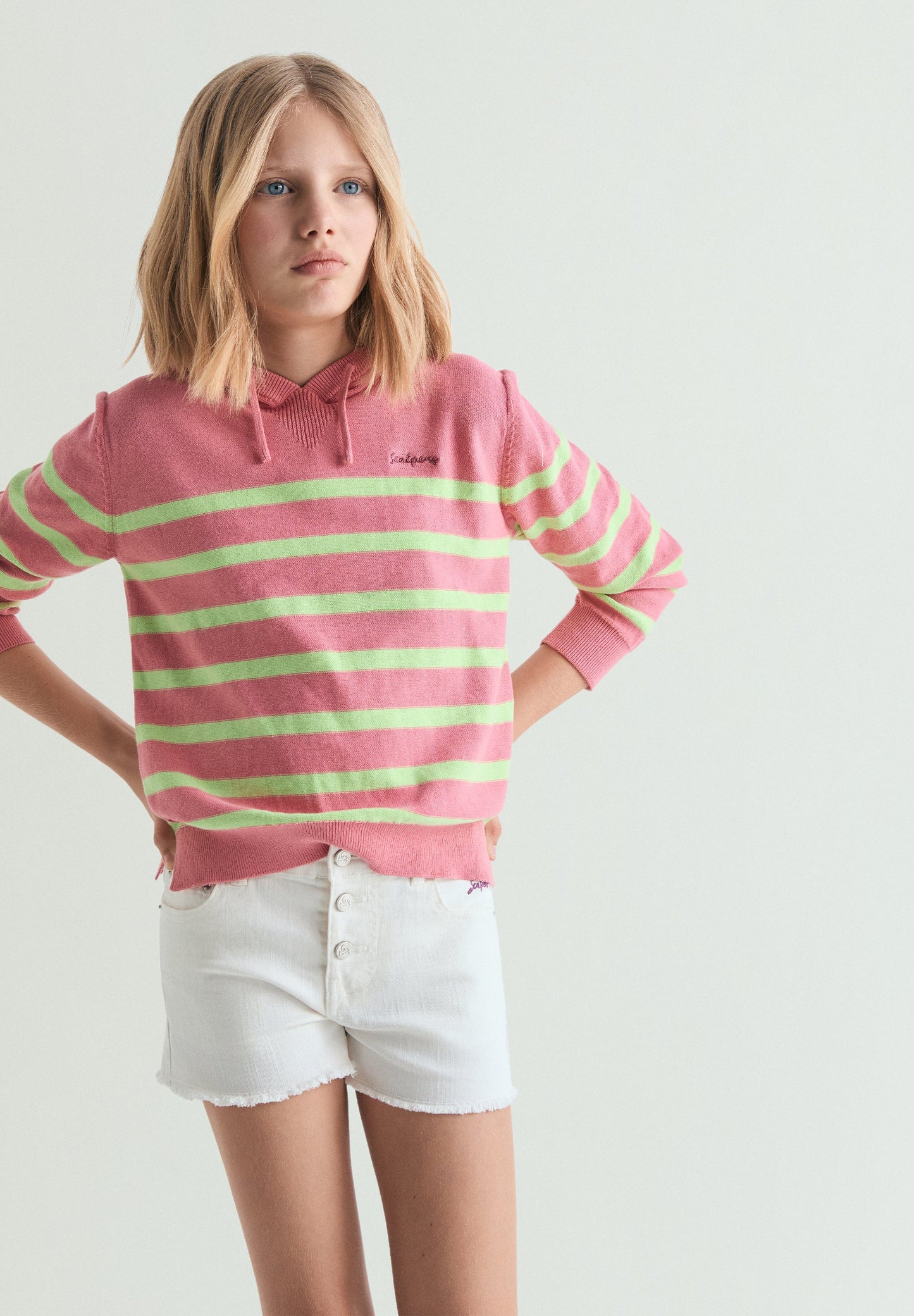 SWEATSHIRT EM TRICOT ÀS RISCAS COM CAPUZ