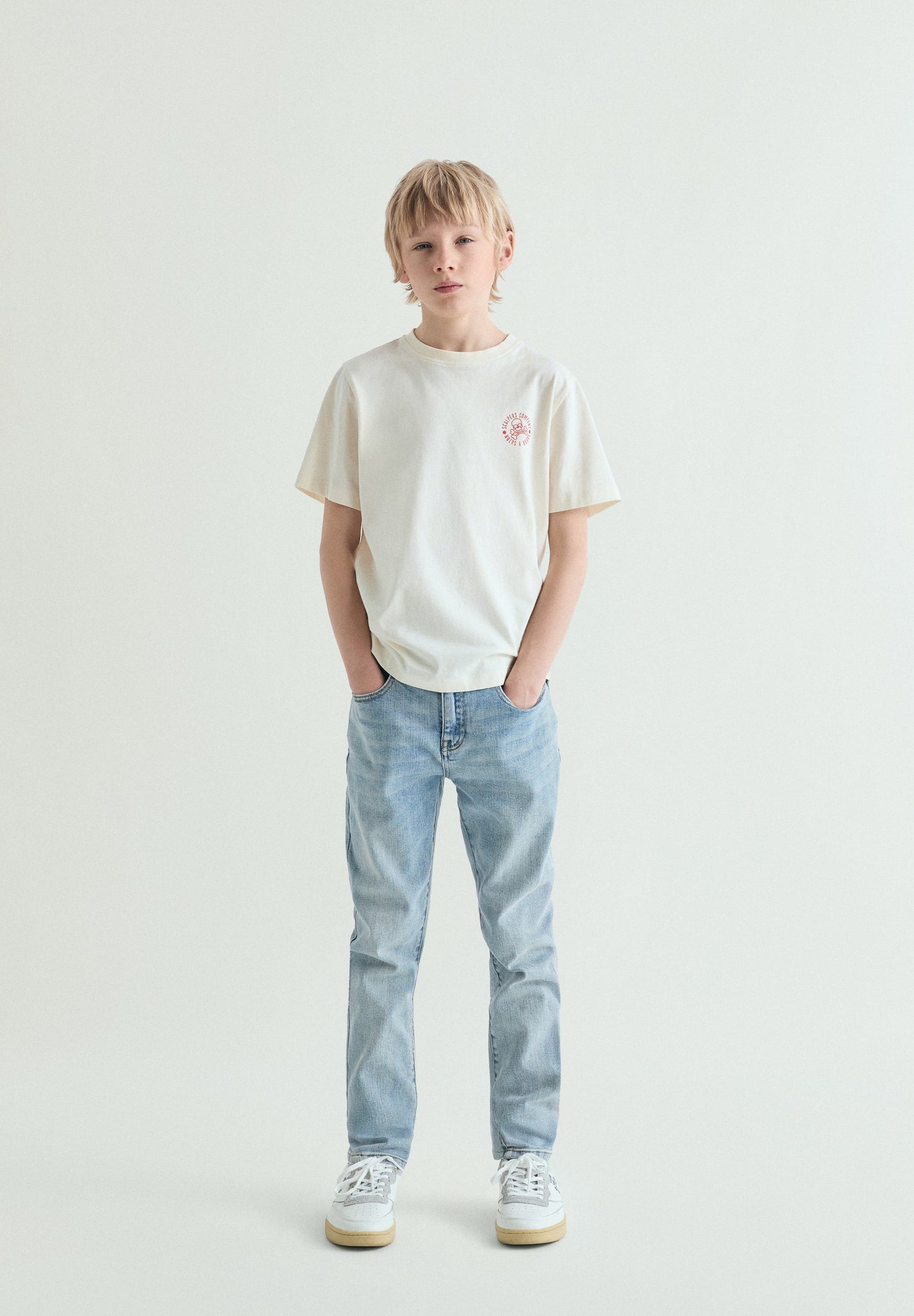 T-SHIRT COM PADRÃO EM CONTRASTE