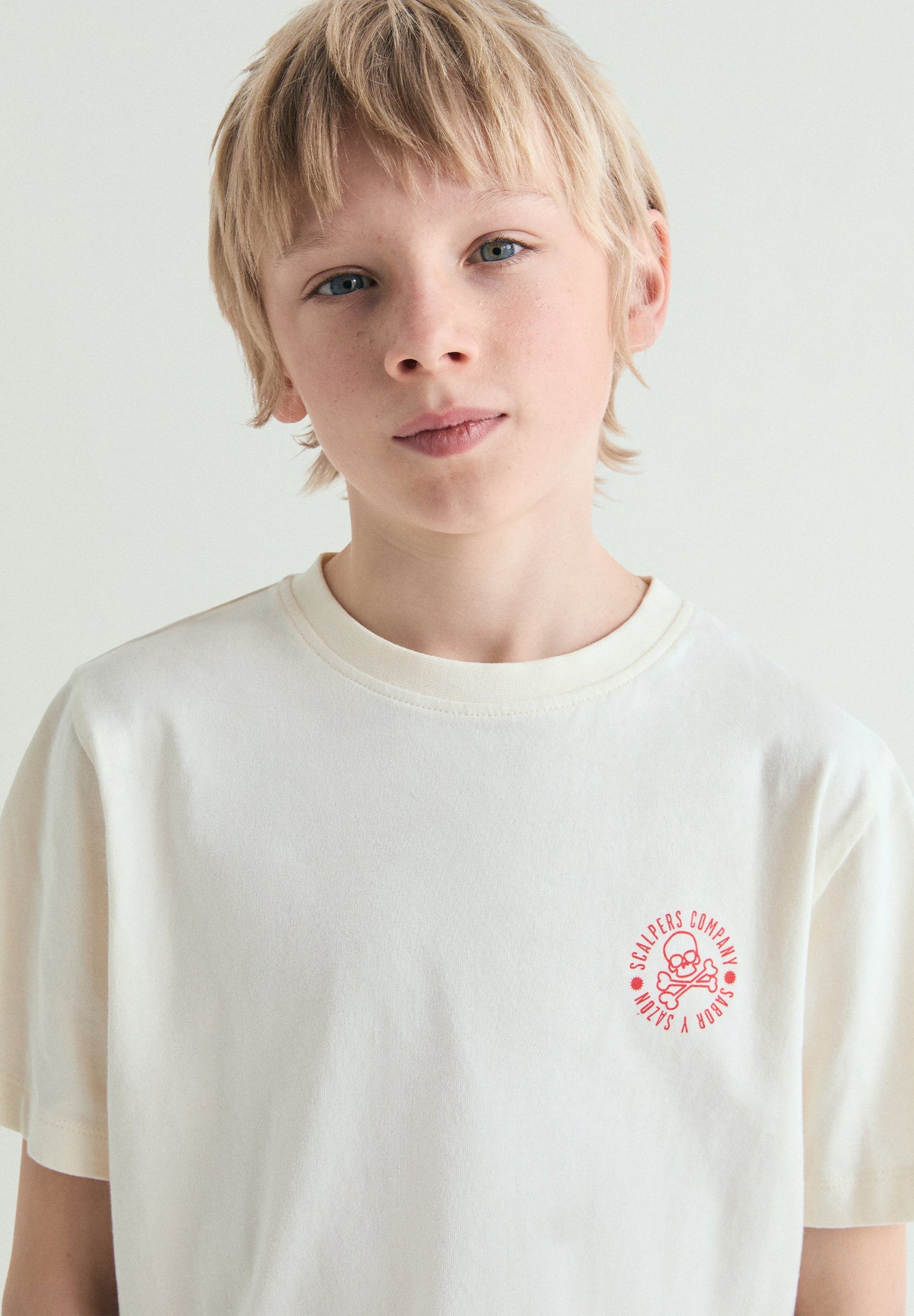 T-SHIRT COM PADRÃO EM CONTRASTE