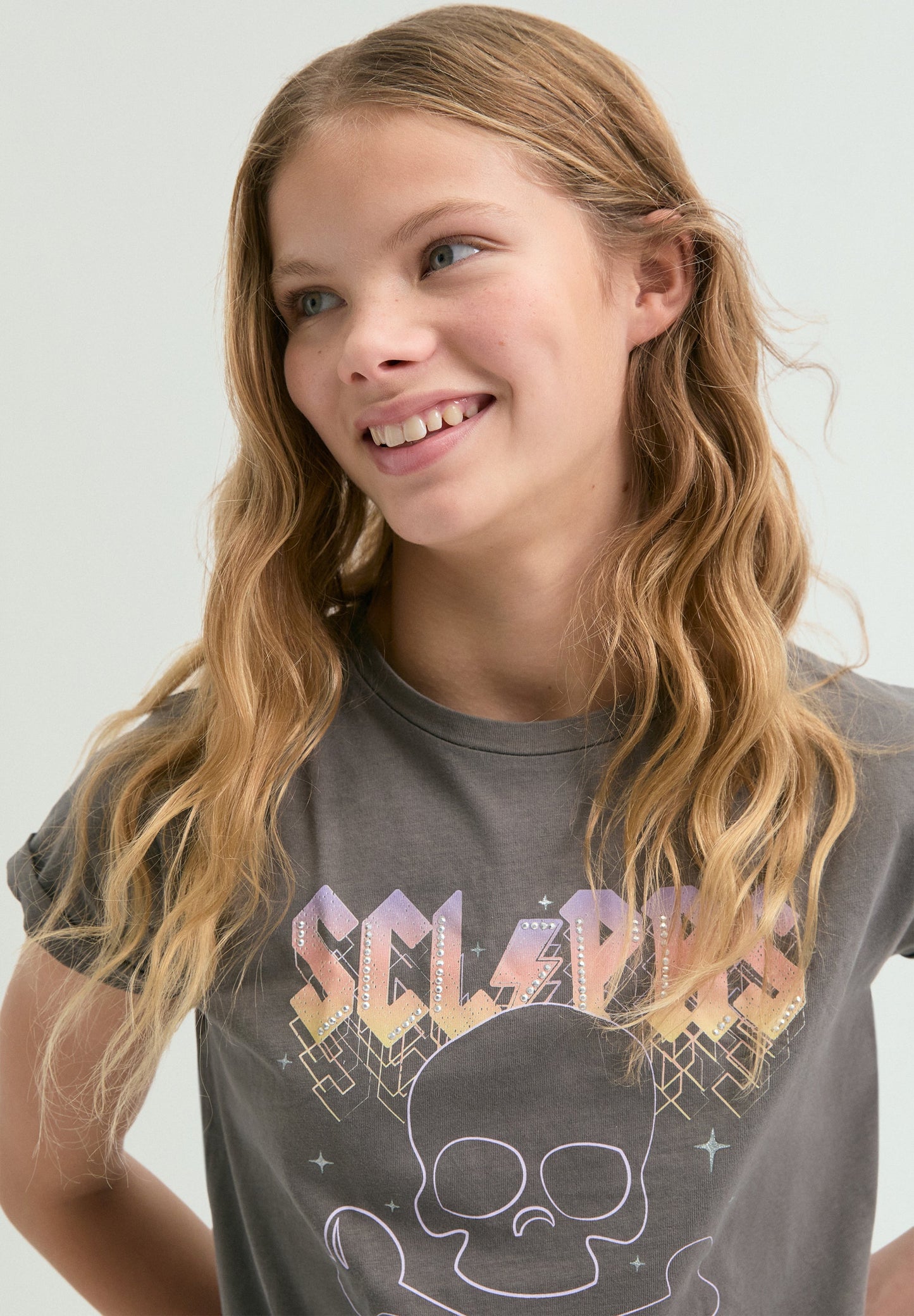 T-SHIRT PADRÃO STRASS