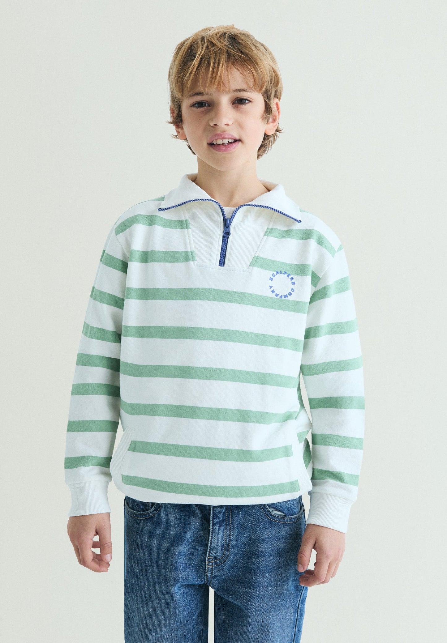 SWEATSHIRT ÀS RISCAS COM GOLA POLO
