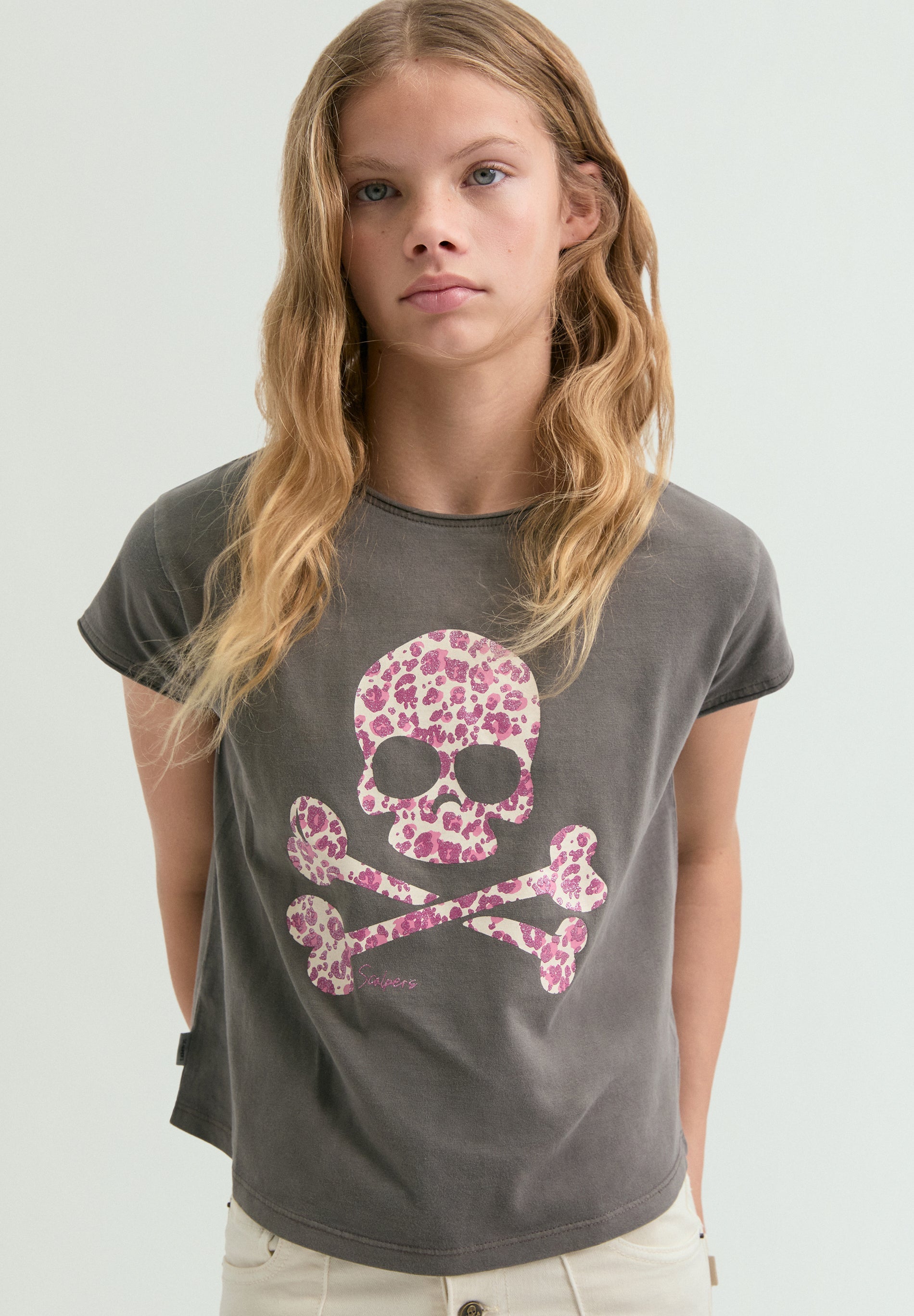 T-SHIRT COM LOGÓTIPO E ESTAMPADO ANIMAL