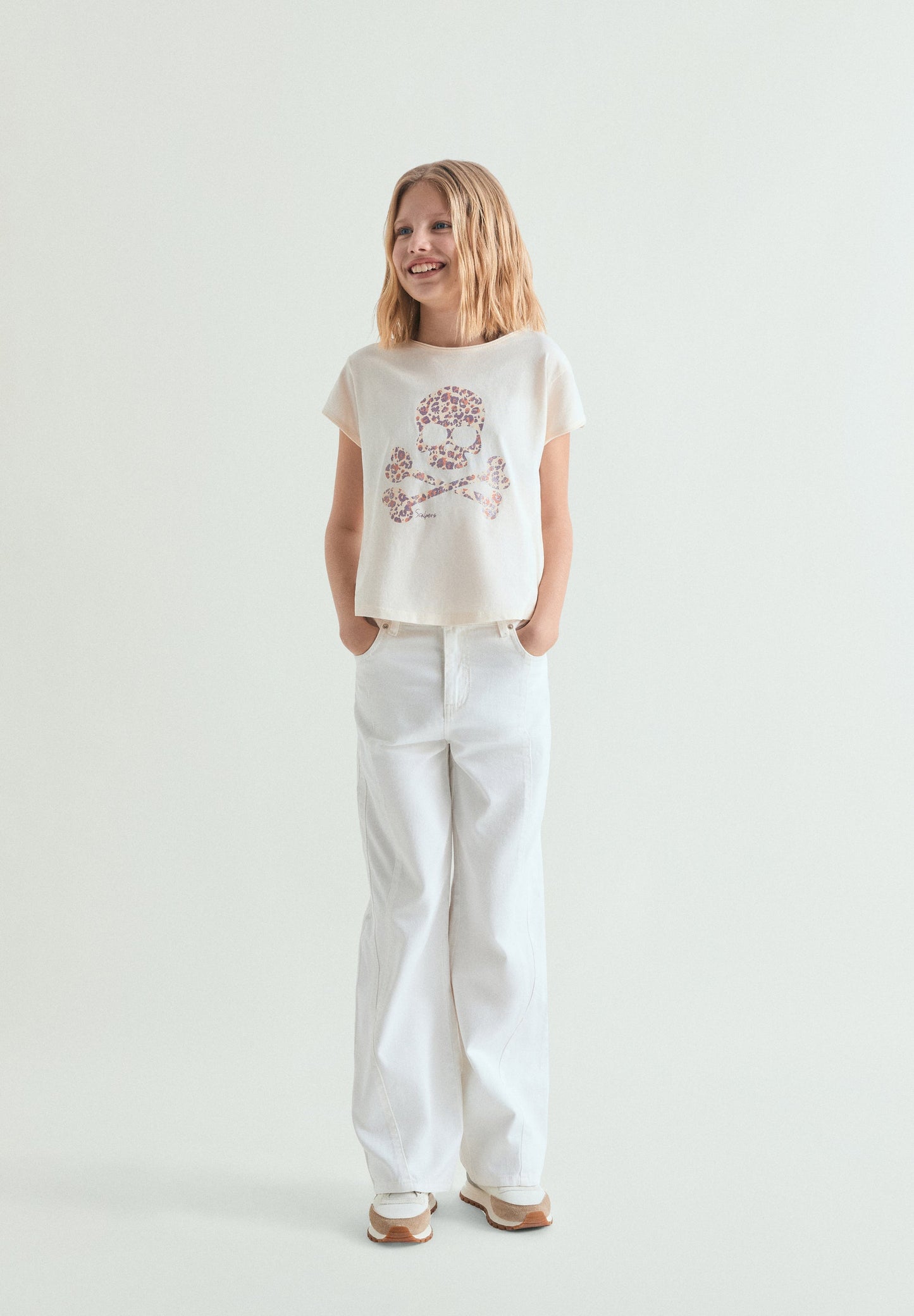 T-SHIRT COM LOGÓTIPO E ESTAMPADO ANIMAL